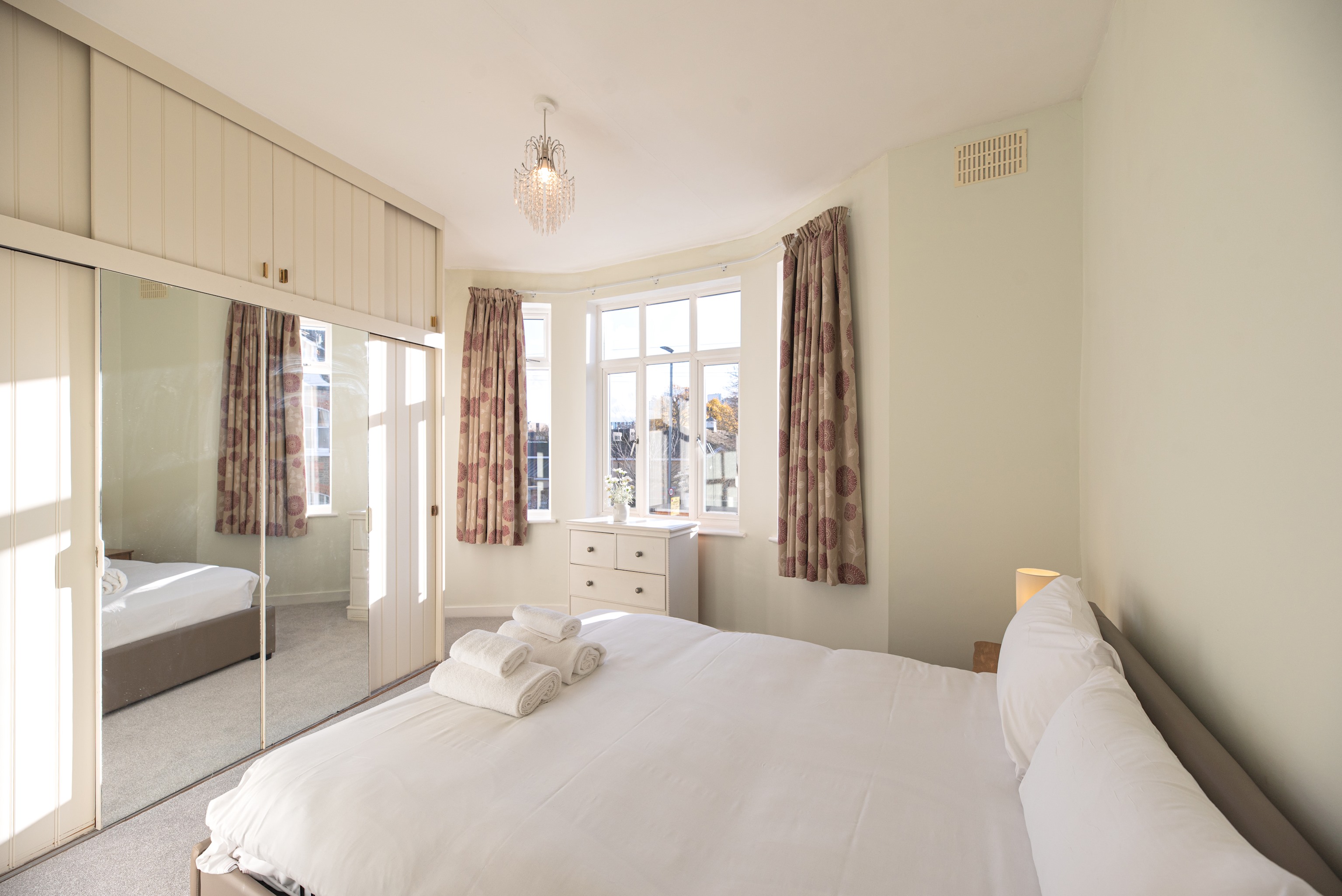 A beautiful 2-bed mansion-block flat in Putney - Pass the Keys in 151-153 Oakhill Rd, Flat 3 SW15 2QL - Property image 4 - VivreStays