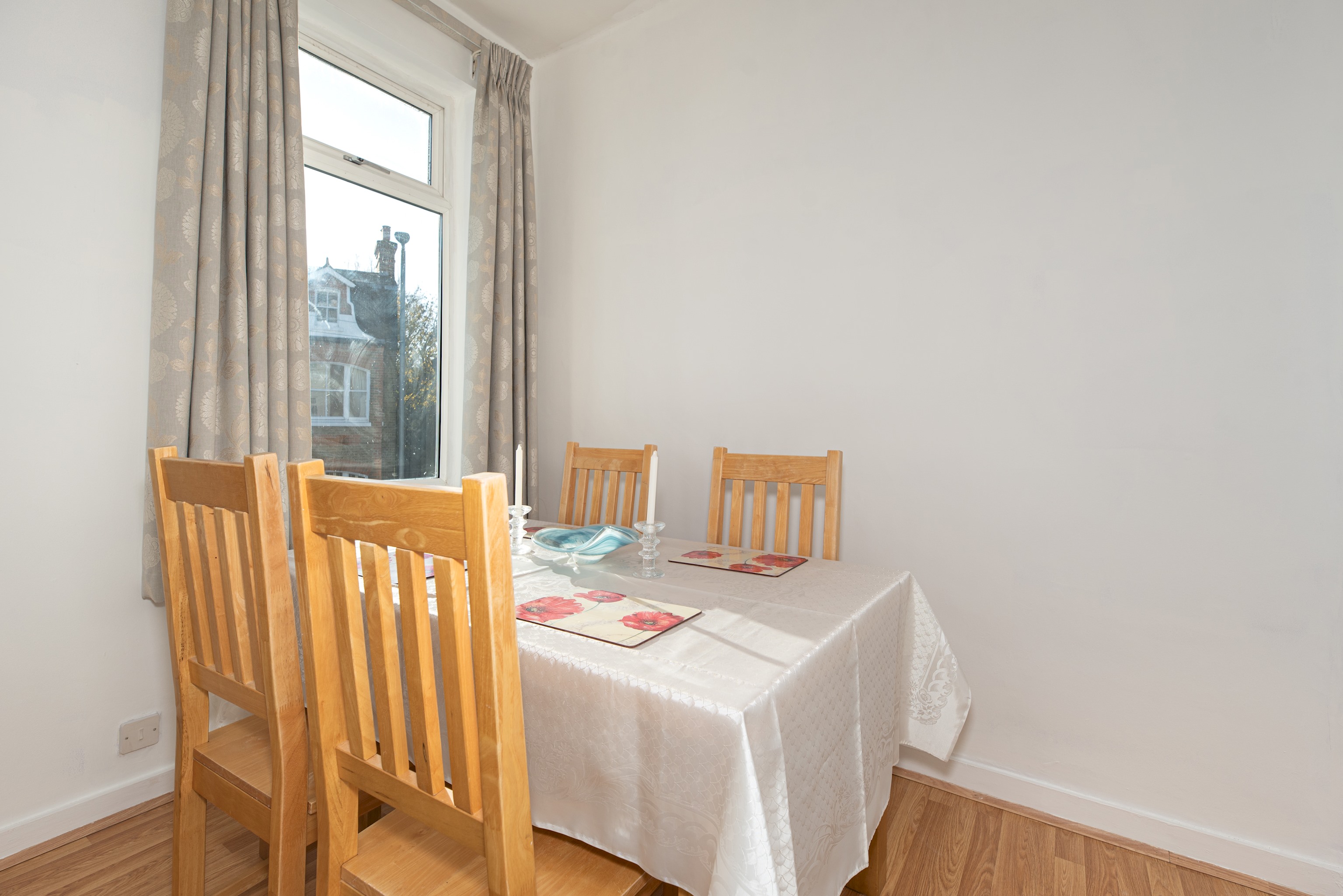 A beautiful 2-bed mansion-block flat in Putney - Pass the Keys in 151-153 Oakhill Rd, Flat 3 SW15 2QL - Property image 8 - VivreStays