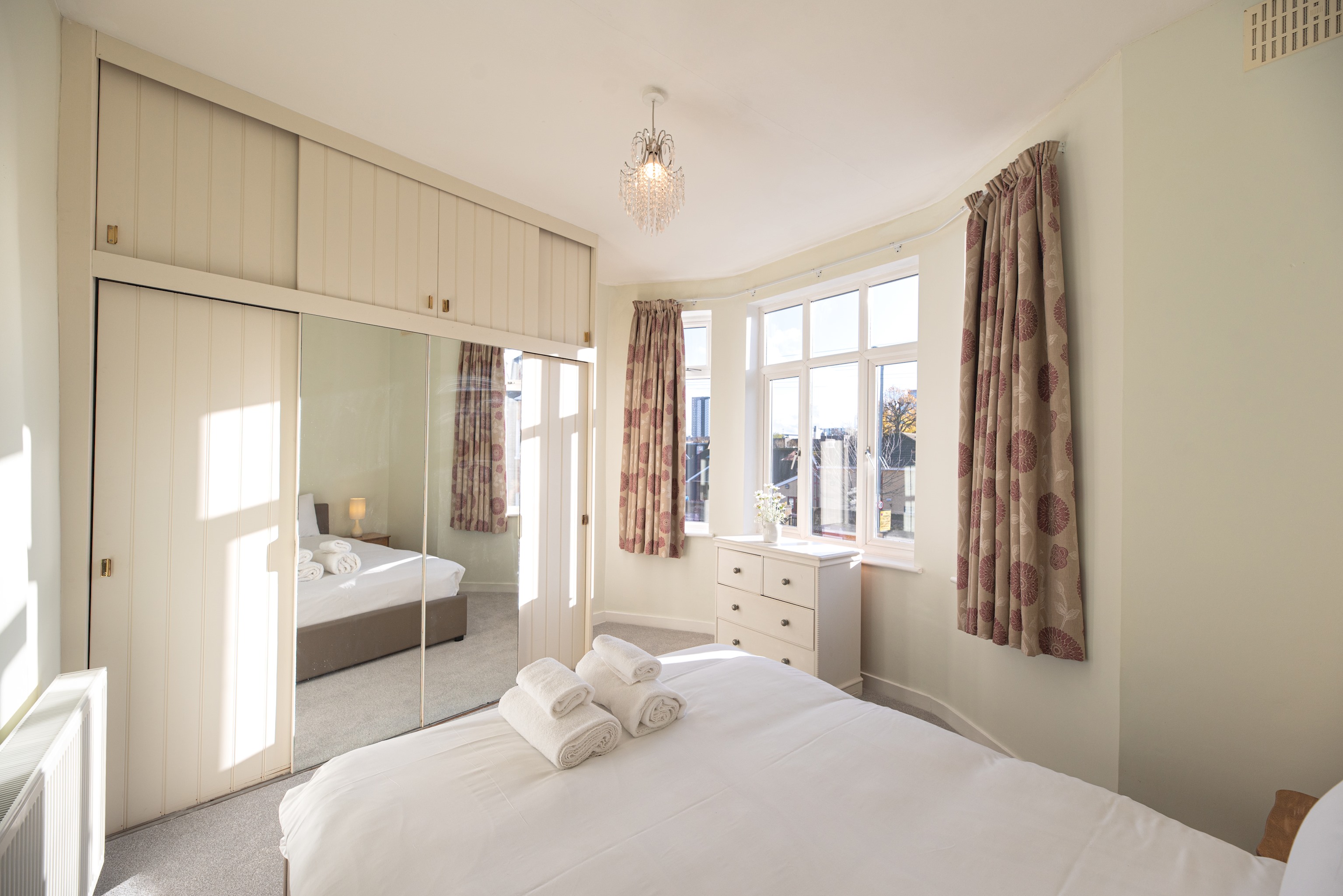 A beautiful 2-bed mansion-block flat in Putney - Pass the Keys in 151-153 Oakhill Rd, Flat 3 SW15 2QL - Property image 10 - VivreStays