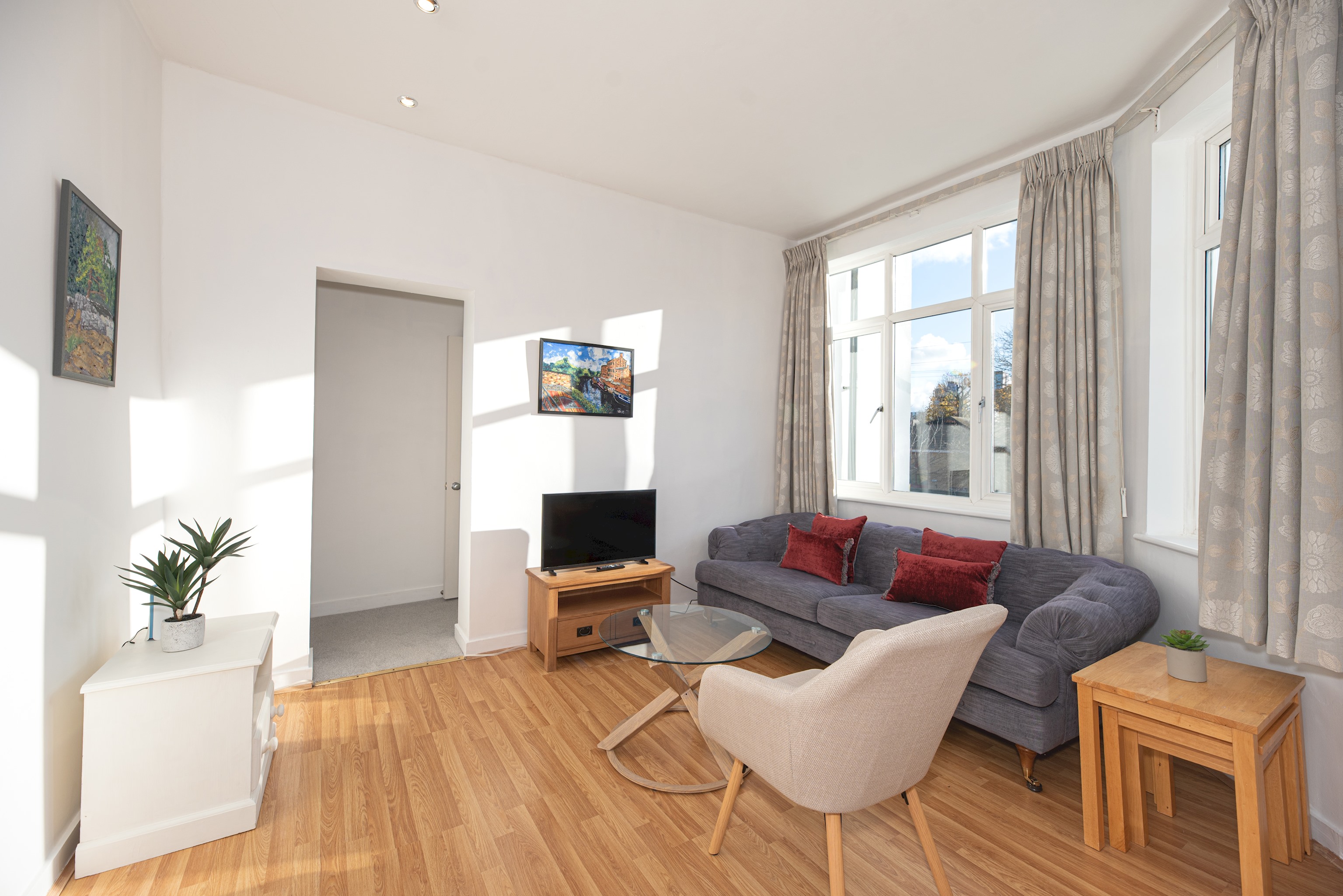 A beautiful 2-bed mansion-block flat in Putney - Pass the Keys in 151-153 Oakhill Rd, Flat 3 SW15 2QL - Property image 11 - VivreStays