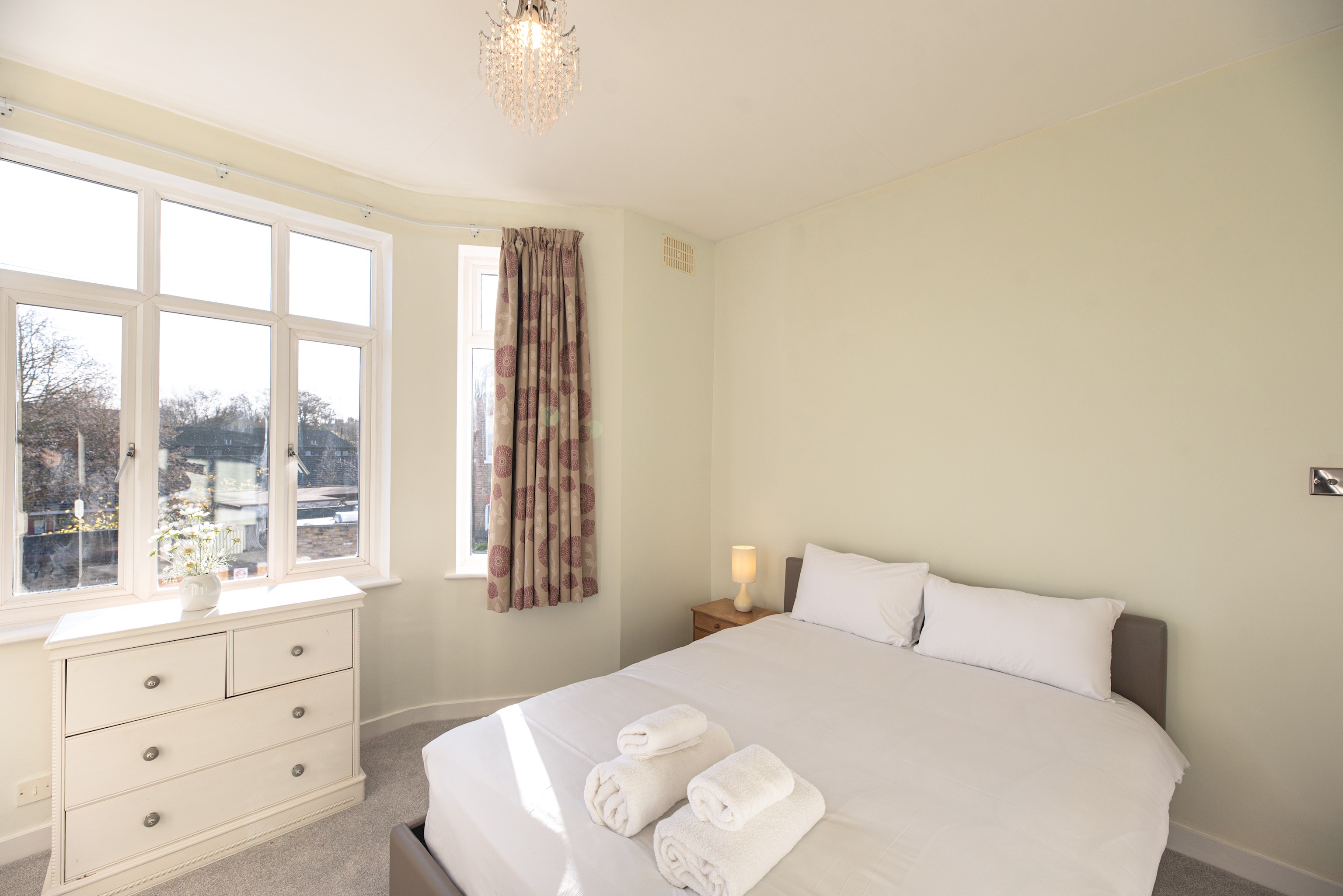 A beautiful 2-bed mansion-block flat in Putney - Pass the Keys in 151-153 Oakhill Rd, Flat 3 SW15 2QL - Property image 14 - VivreStays