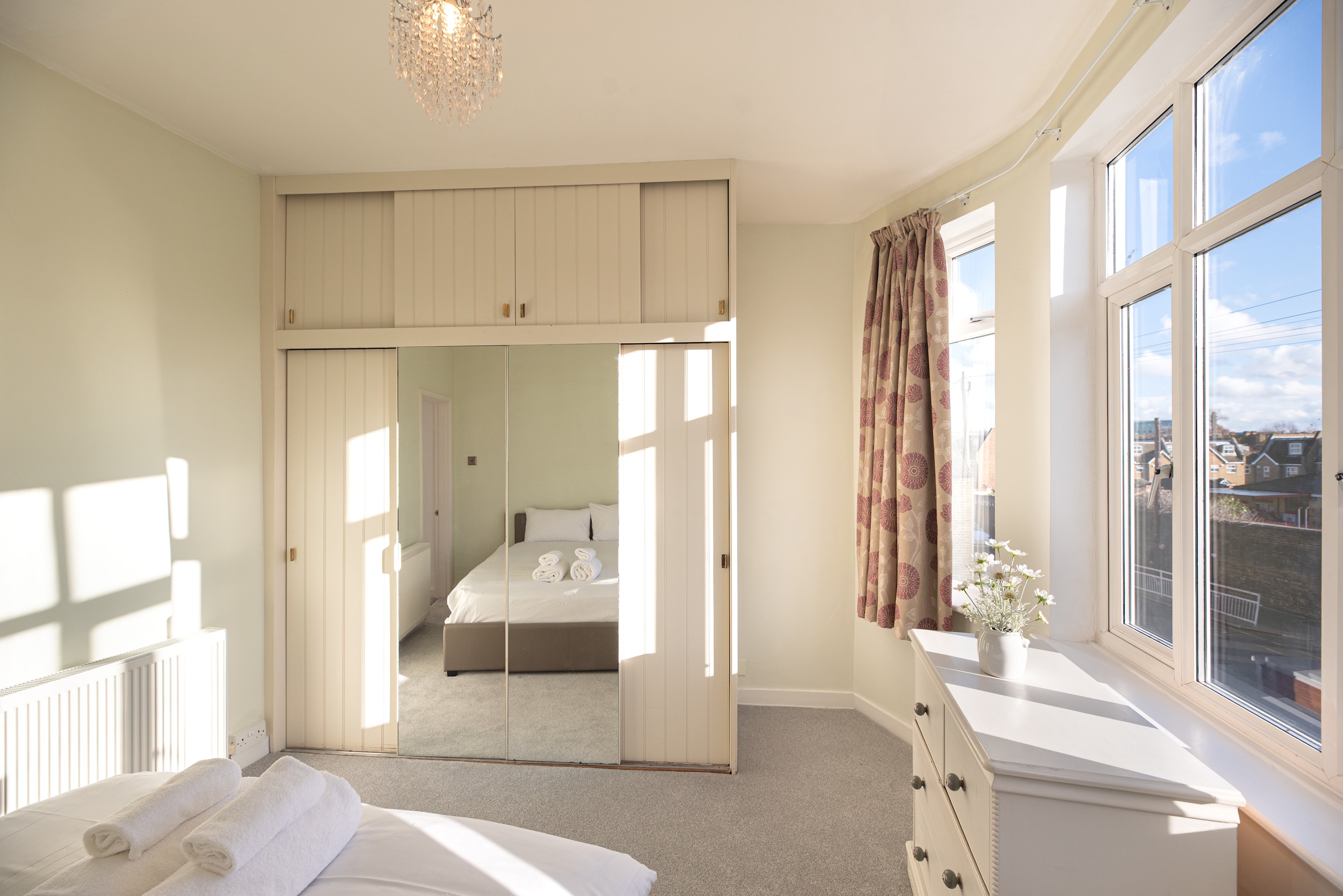 A beautiful 2-bed mansion-block flat in Putney - Pass the Keys in 151-153 Oakhill Rd, Flat 3 SW15 2QL - Property image 17 - VivreStays