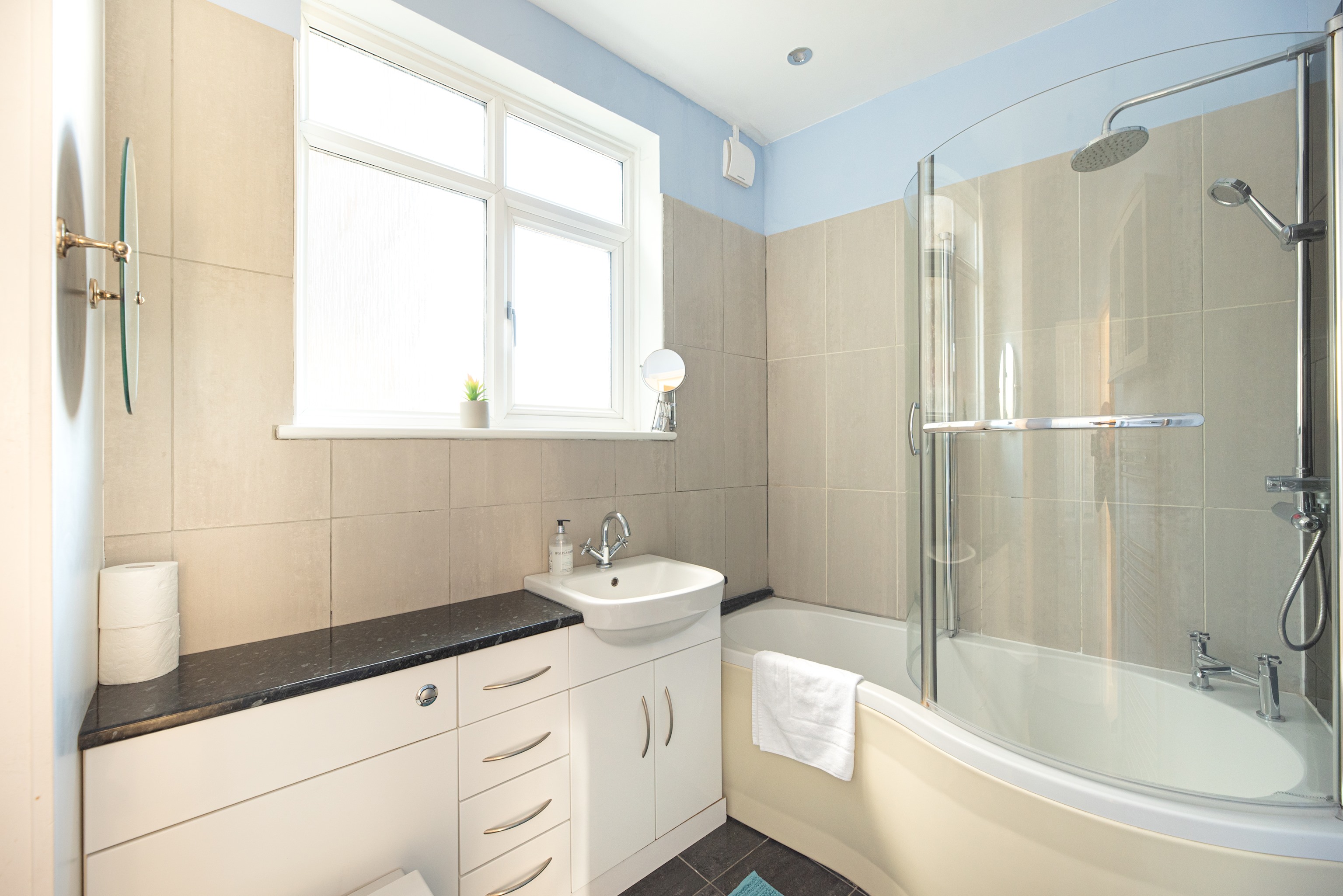 A beautiful 2-bed mansion-block flat in Putney - Pass the Keys in 151-153 Oakhill Rd, Flat 3 SW15 2QL - Property image 19 - VivreStays