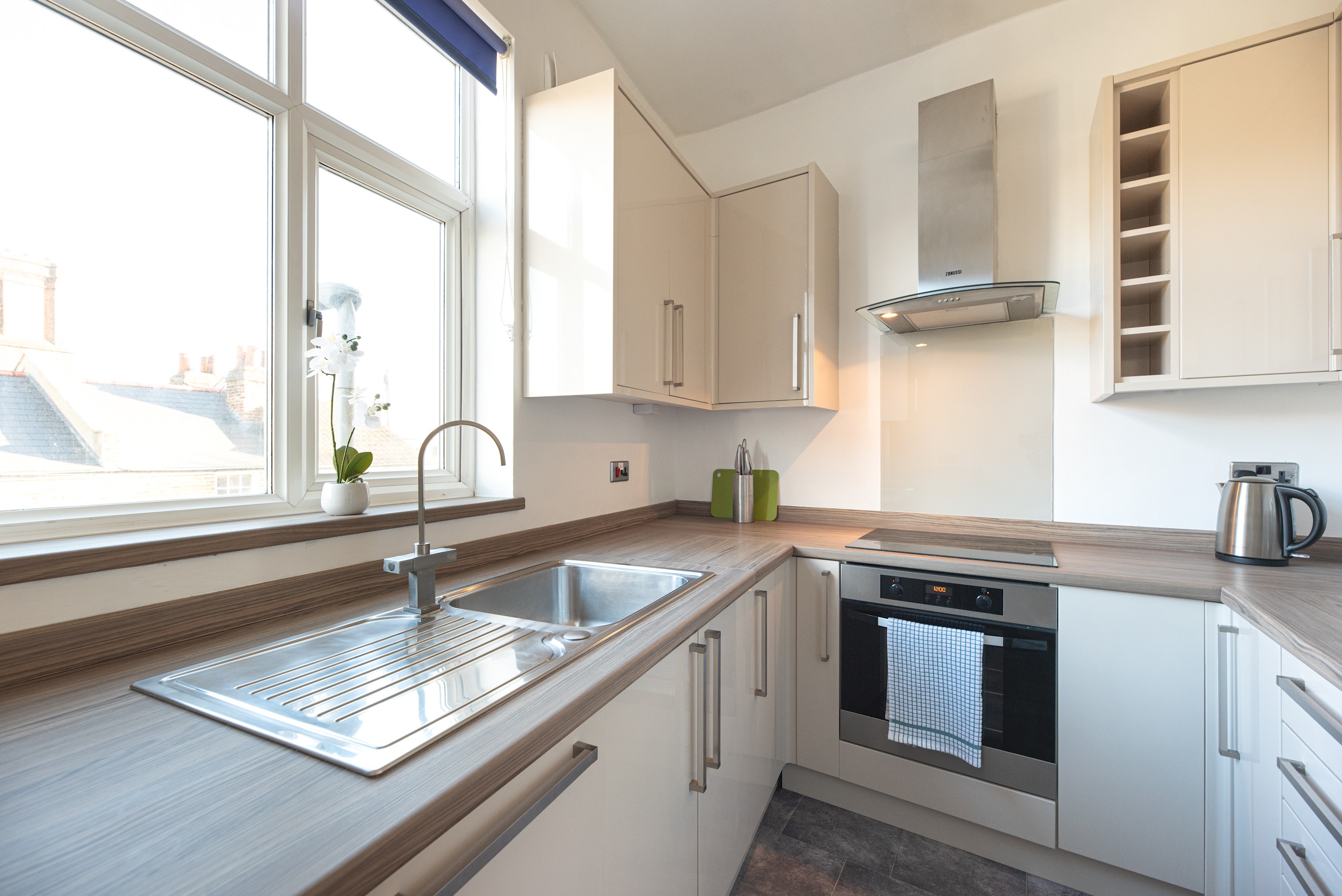 A beautiful 2-bed mansion-block flat in Putney - Pass the Keys in 151-153 Oakhill Rd, Flat 3 SW15 2QL - Property image 24 - VivreStays