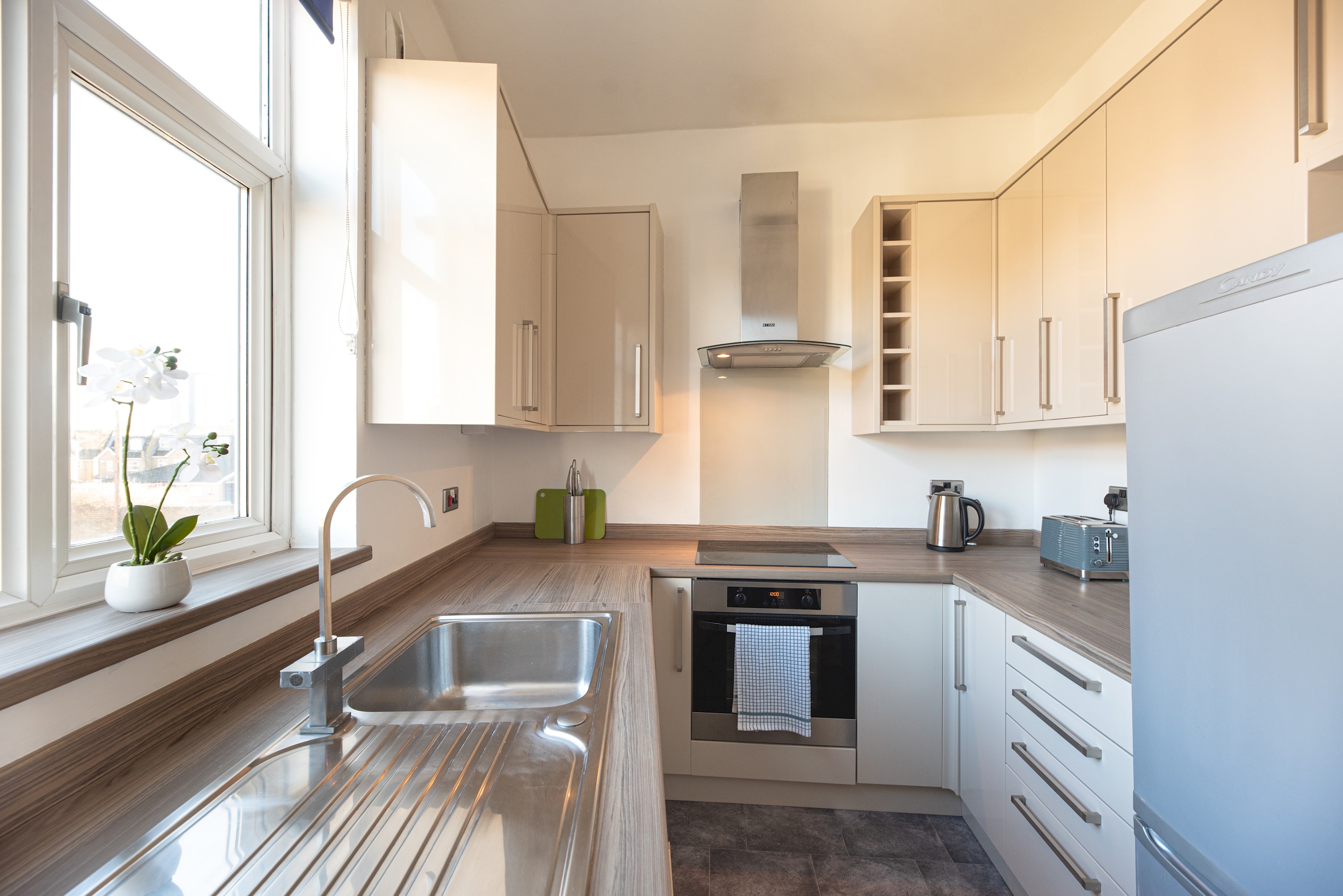 A beautiful 2-bed mansion-block flat in Putney - Pass the Keys in 151-153 Oakhill Rd, Flat 3 SW15 2QL - Property image 26 - VivreStays