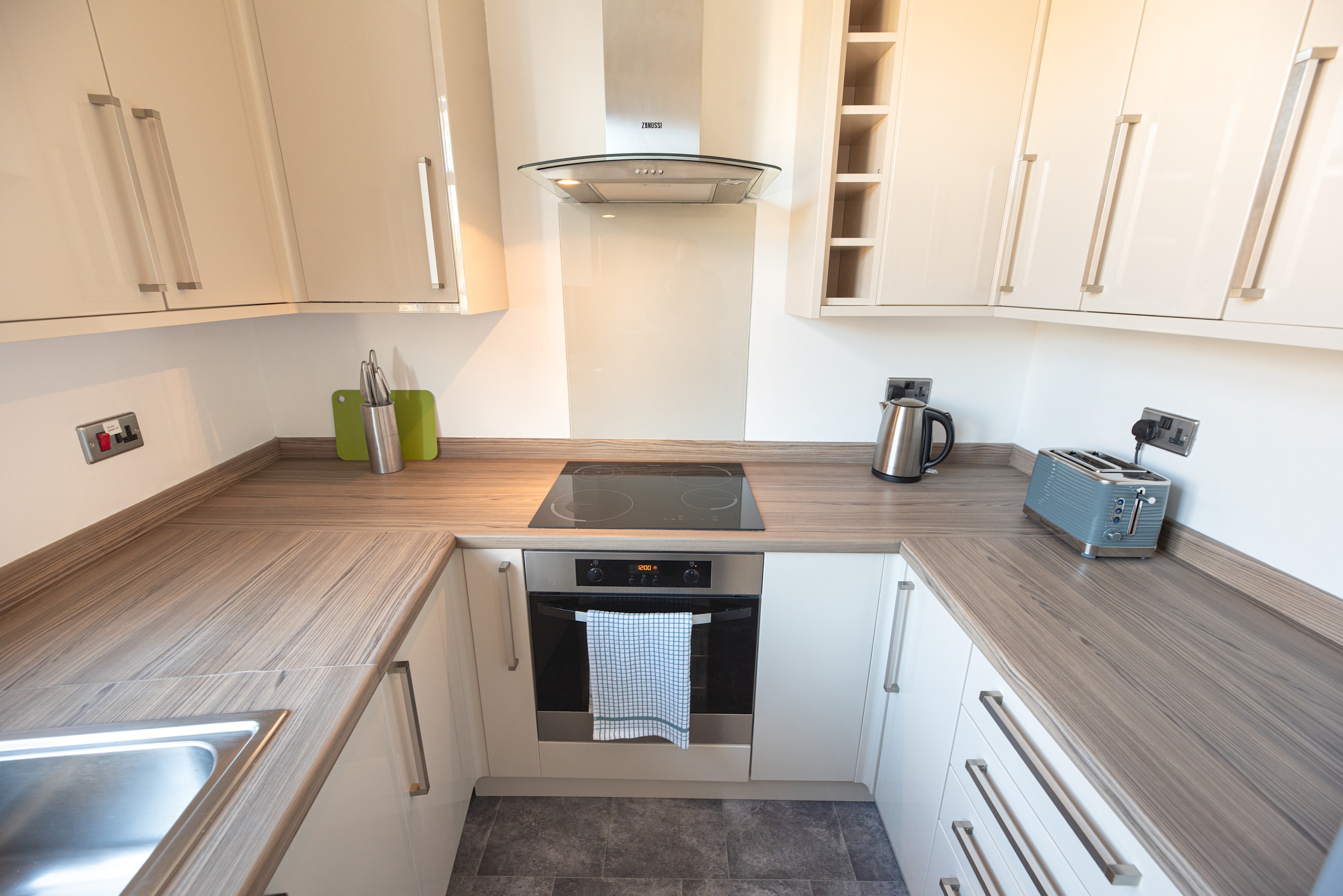 A beautiful 2-bed mansion-block flat in Putney - Pass the Keys in 151-153 Oakhill Rd, Flat 3 SW15 2QL - Property image 28 - VivreStays