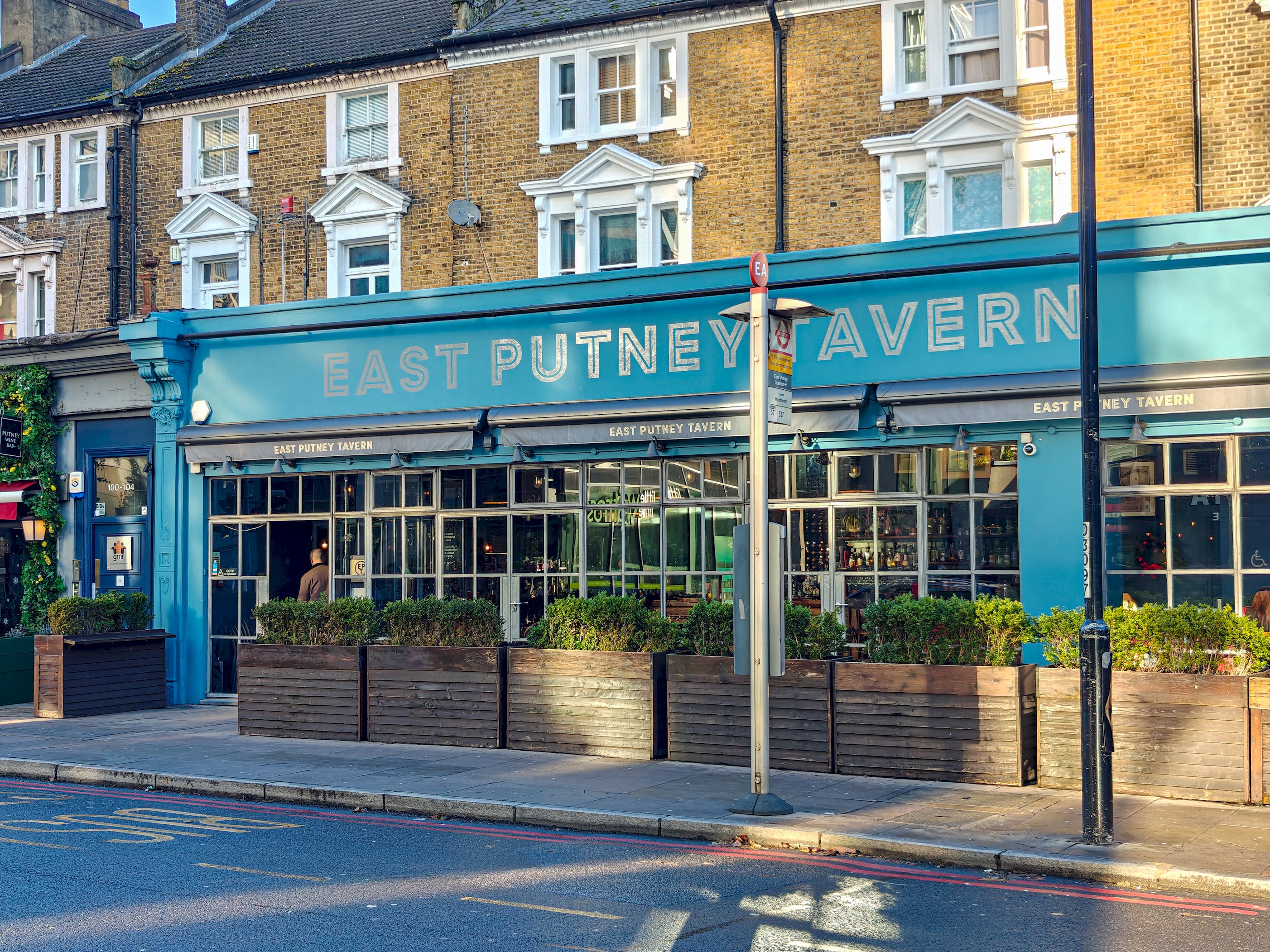 A beautiful 2-bed mansion-block flat in Putney - Pass the Keys in 151-153 Oakhill Rd, Flat 3 SW15 2QL - Property image 32 - VivreStays