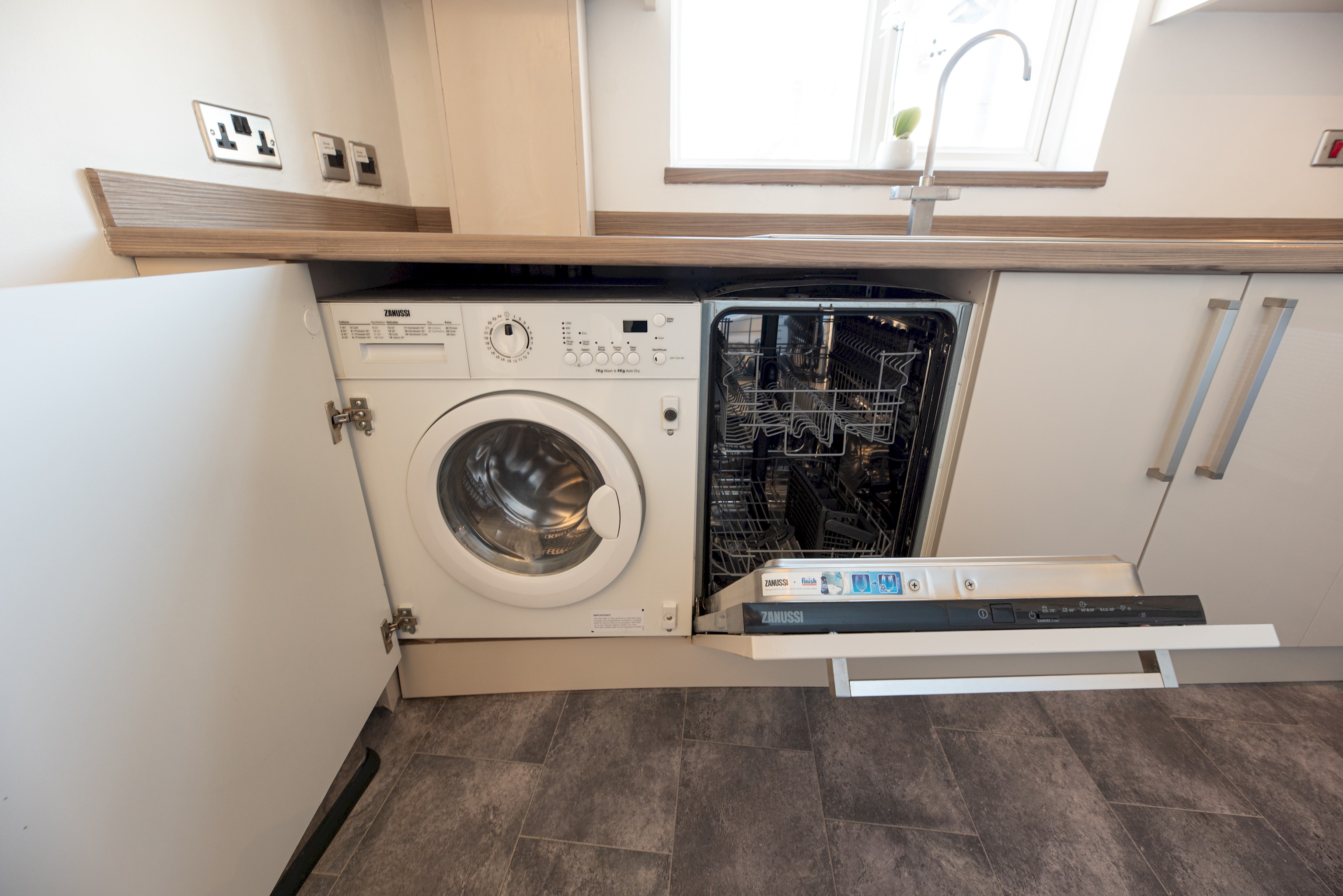 A beautiful 2-bed mansion-block flat in Putney - Pass the Keys in 151-153 Oakhill Rd, Flat 3 SW15 2QL - Property image 35 - VivreStays