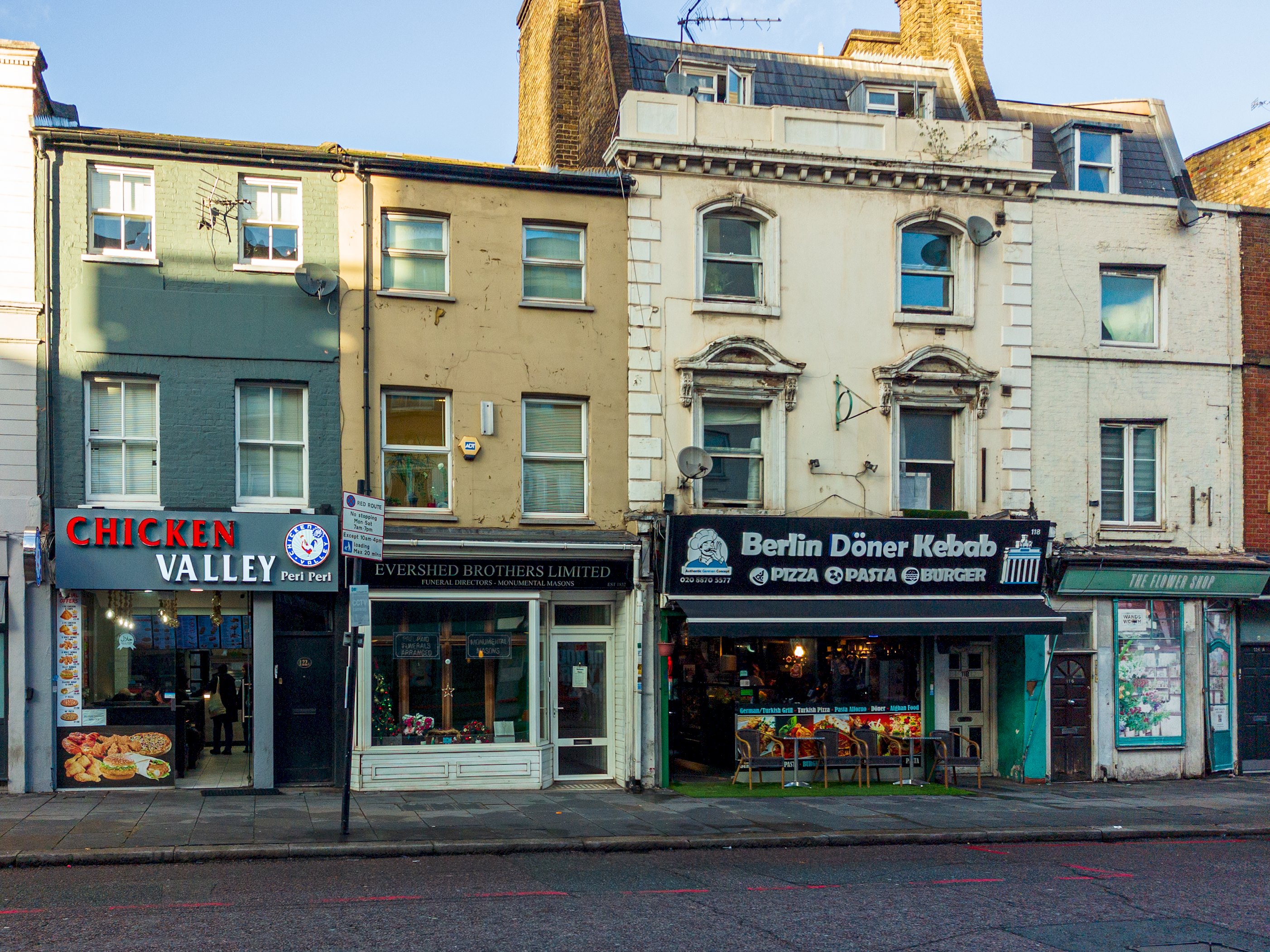A beautiful 2-bed mansion-block flat in Putney - Pass the Keys in 151-153 Oakhill Rd, Flat 3 SW15 2QL - Property image 41 - VivreStays