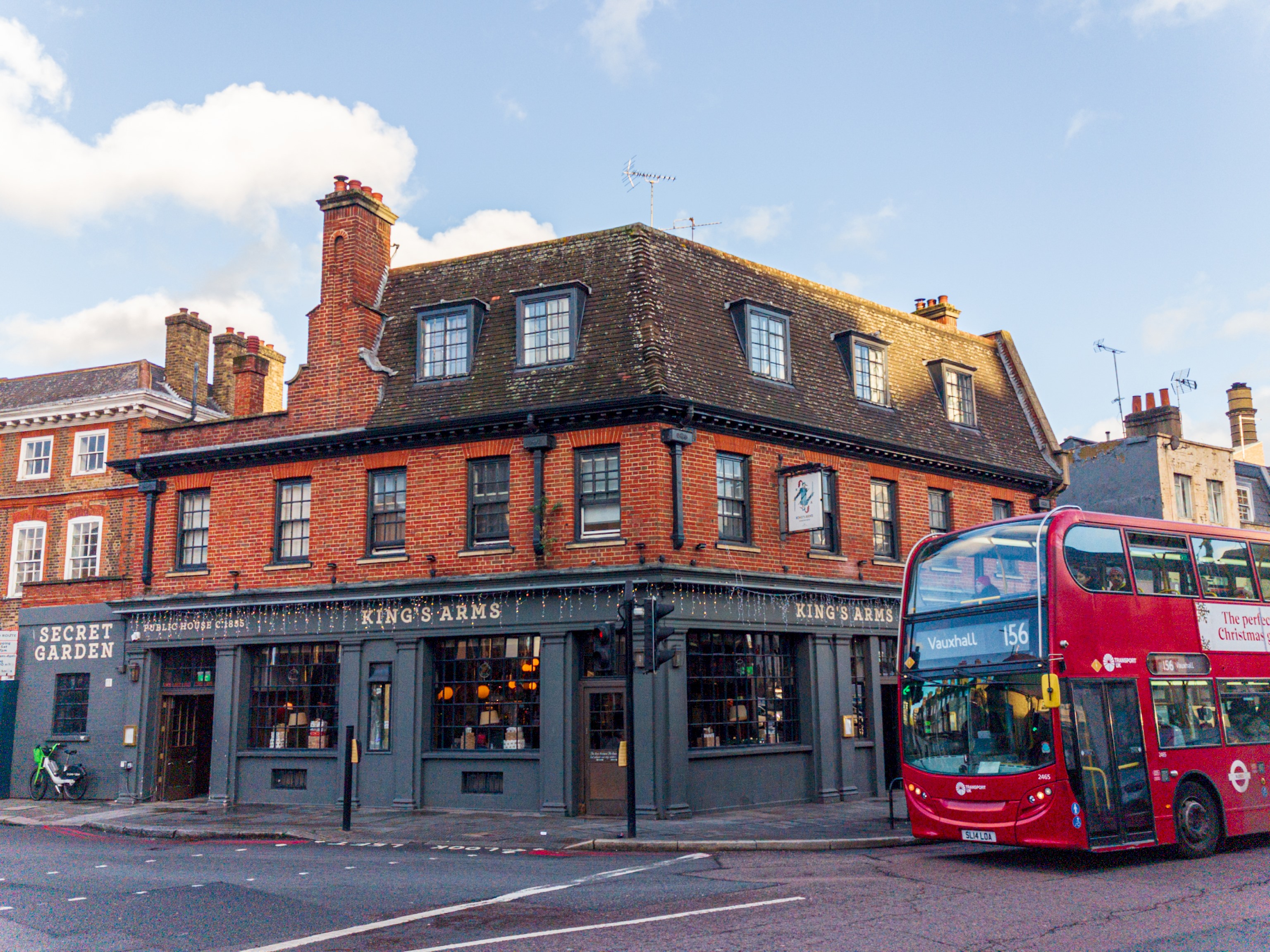A beautiful 2-bed mansion-block flat in Putney - Pass the Keys in 151-153 Oakhill Rd, Flat 3 SW15 2QL - Property image 45 - VivreStays