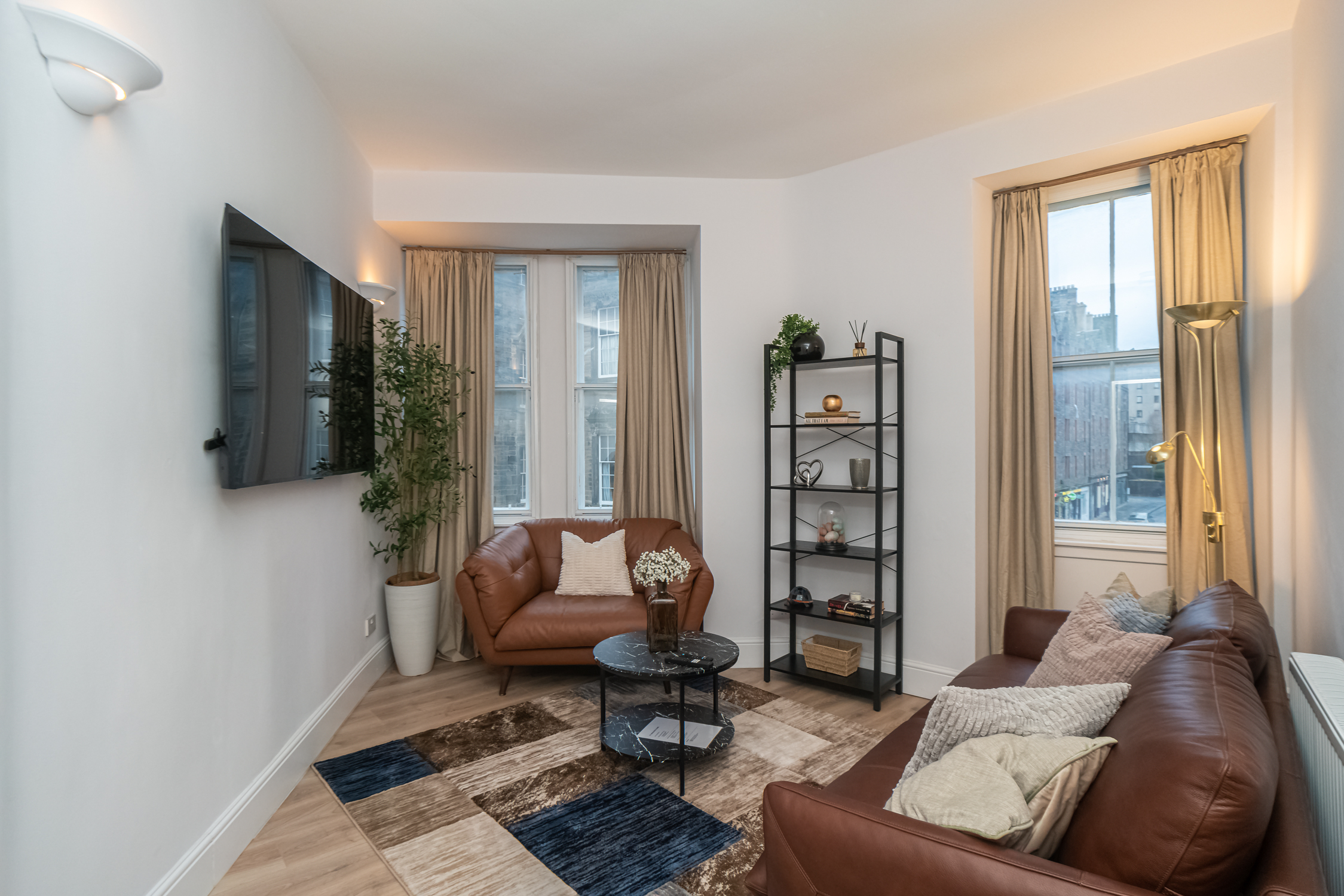 Charming 2-Bed flat Steps from the Royal Mile - Pass the Keys serviced apartment - Edinburgh - VivreStays