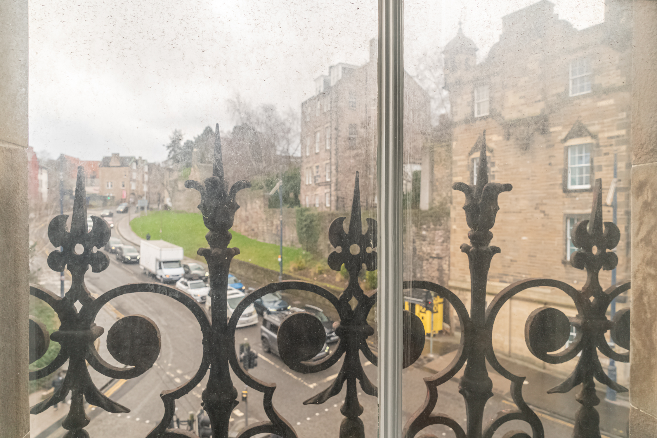 Charming 2-Bed flat Steps from the Royal Mile - Pass the Keys in 66/7 St Mary's Street, EH1 1SX - Property image 3 - VivreStays
