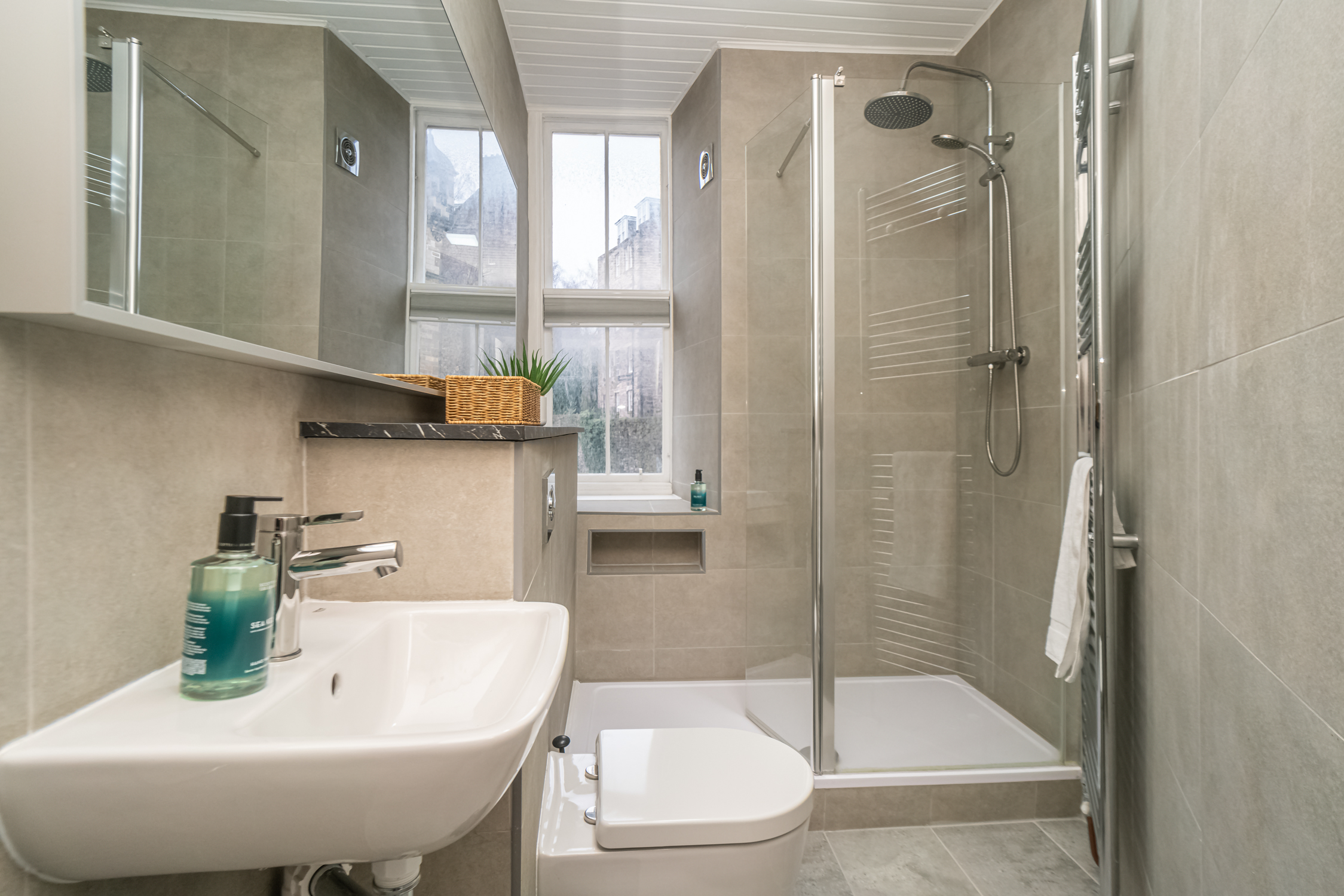 Charming 2-Bed flat Steps from the Royal Mile - Pass the Keys in 66/7 St Mary's Street, EH1 1SX - Property image 5 - VivreStays