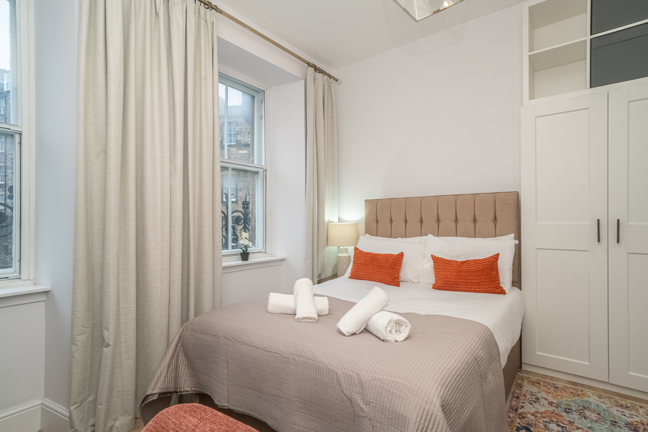 Charming 2-Bed flat Steps from the Royal Mile - Pass the Keys in 66/7 St Mary's Street, EH1 1SX - Property image 2 - VivreStays