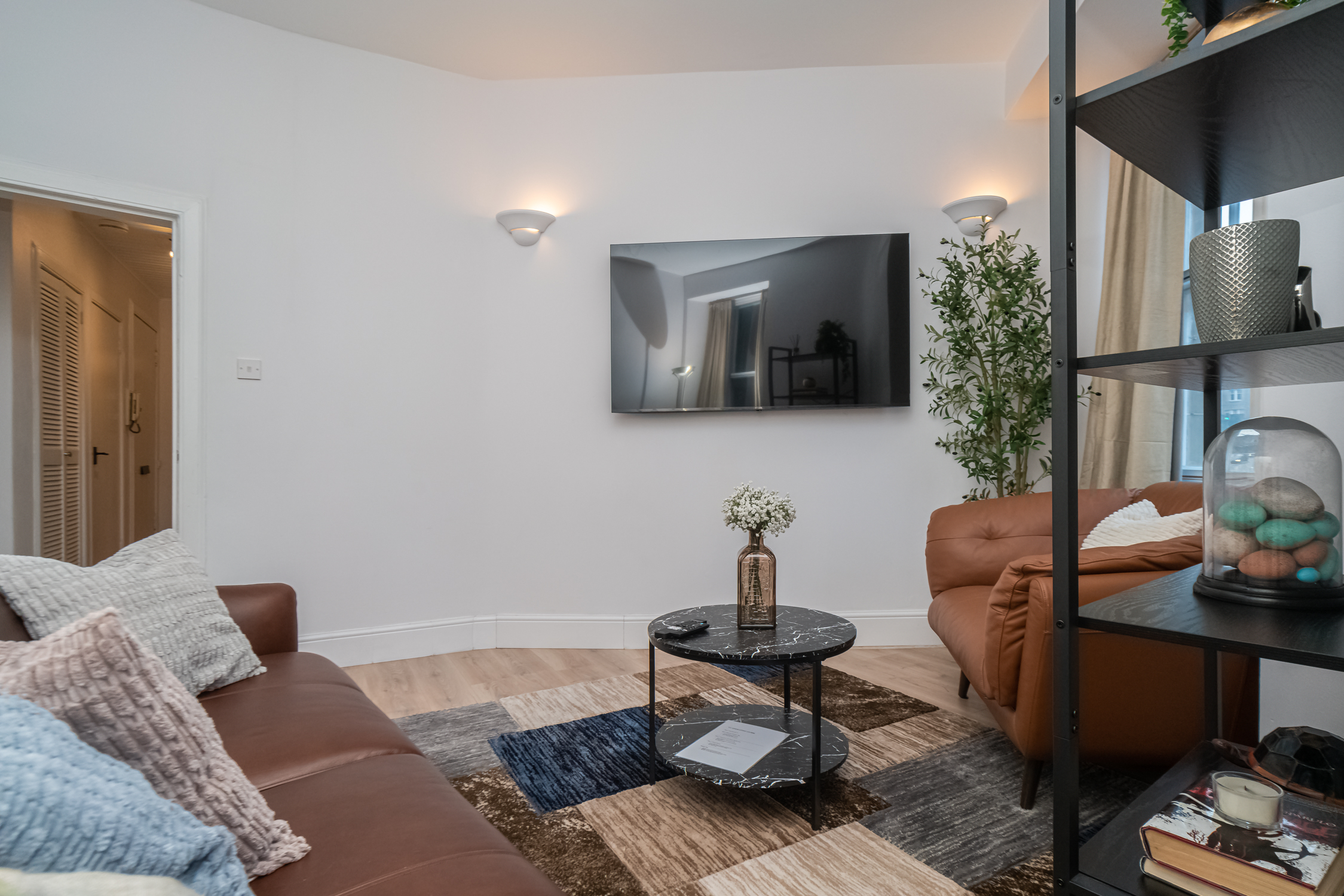 Charming 2-Bed flat Steps from the Royal Mile - Pass the Keys in 66/7 St Mary's Street, EH1 1SX - Property image 6 - VivreStays