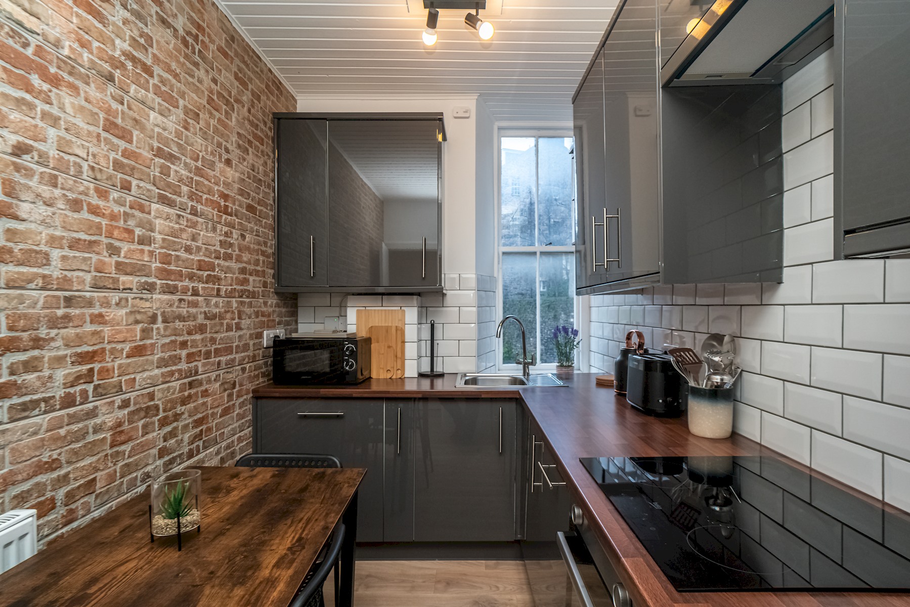 Charming 2-Bed flat Steps from the Royal Mile - Pass the Keys in 66/7 St Mary's Street, EH1 1SX - Property image 9 - VivreStays