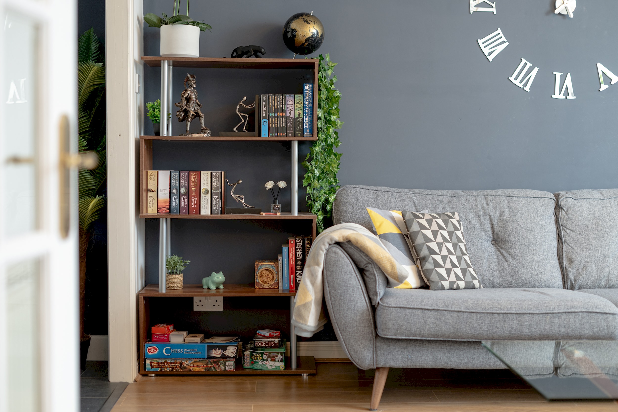 Stylish 2-Bed Flat with Balcony Near Haymarket - Pass the Keys in 18/7 Sinclair Pl EH11 1AH - Property image 10 - VivreStays