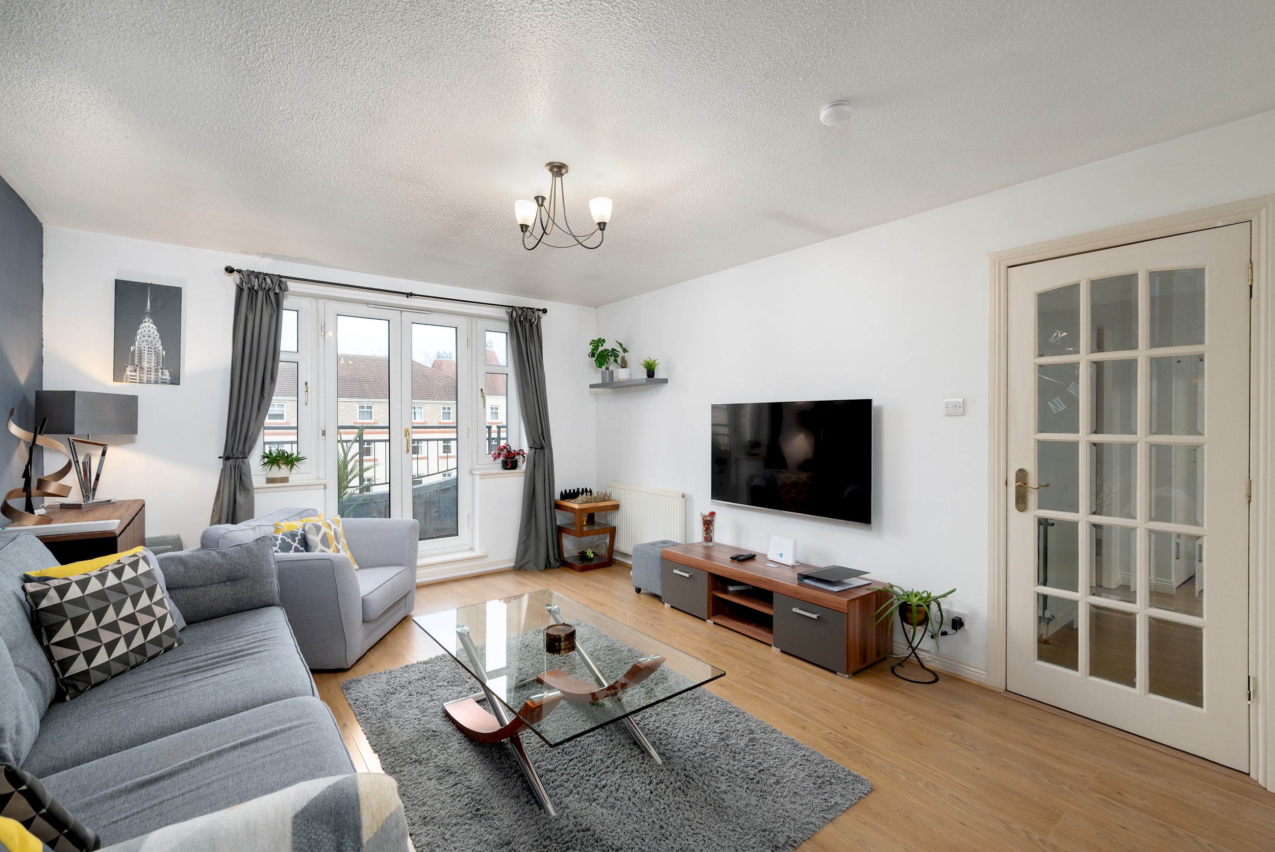 Stylish 2-Bed Flat with Balcony Near Haymarket - Pass the Keys in 18/7 Sinclair Pl EH11 1AH - Property image 11 - VivreStays