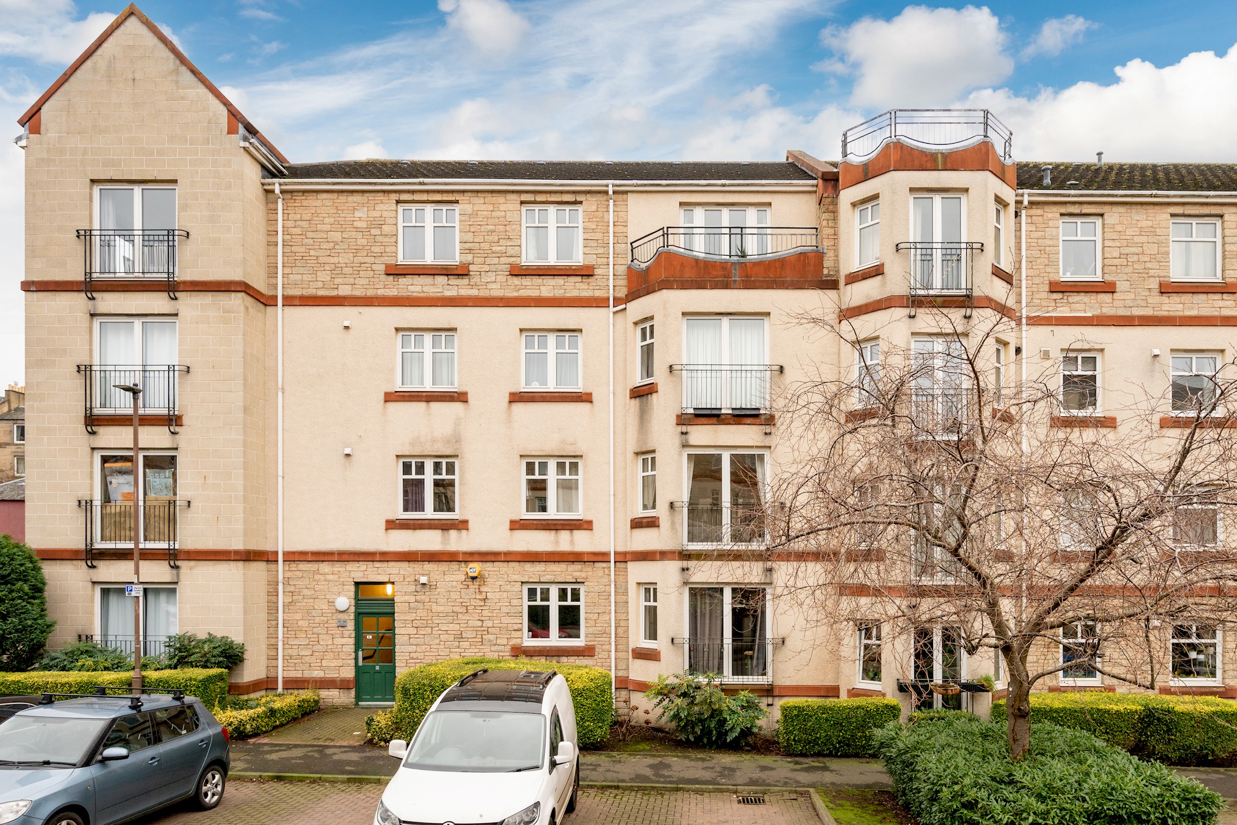 Stylish 2-Bed Flat with Balcony Near Haymarket - Pass the Keys in 18/7 Sinclair Pl EH11 1AH - Property image 12 - VivreStays