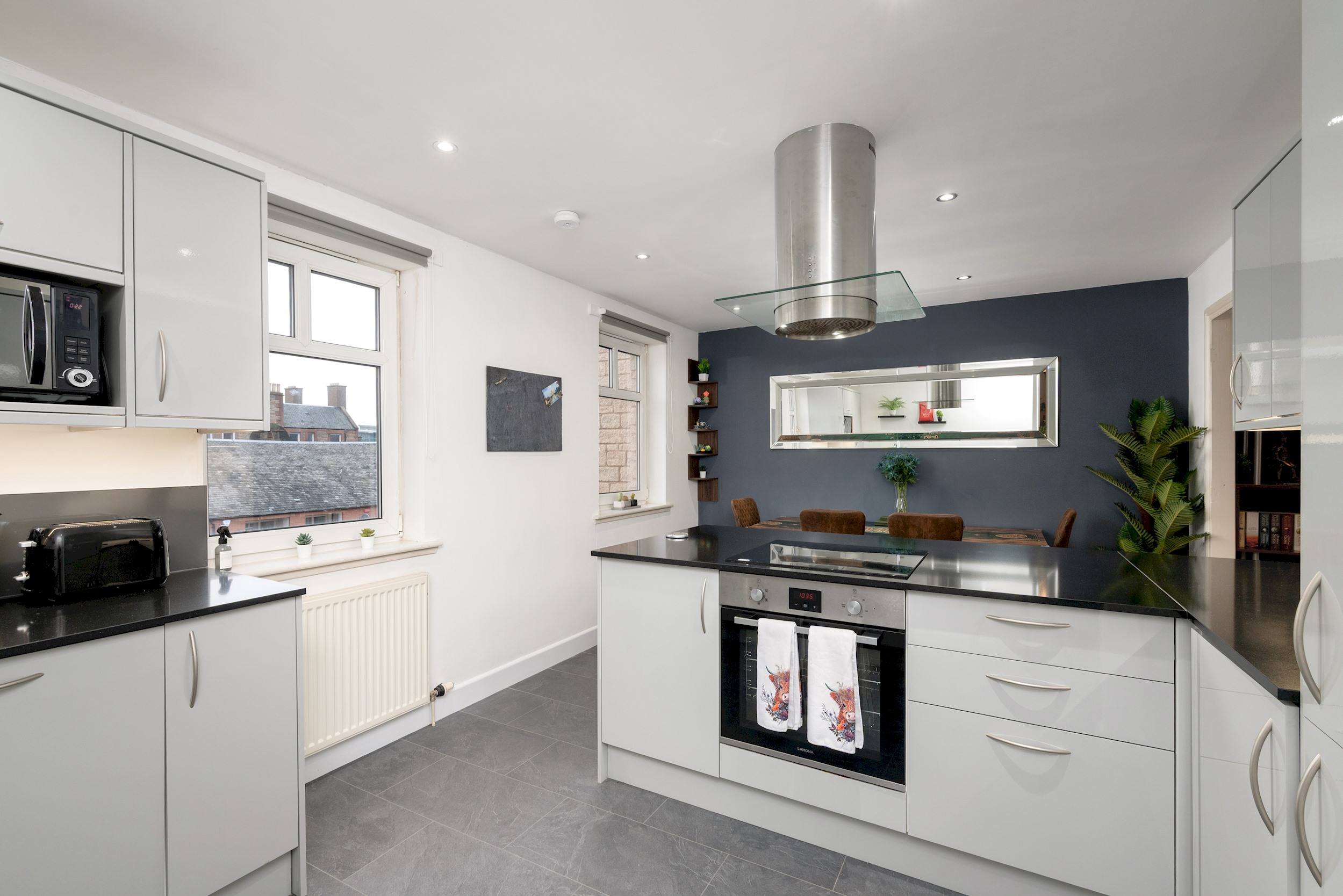Stylish 2-Bed Flat with Balcony Near Haymarket - Pass the Keys in 18/7 Sinclair Pl EH11 1AH - Property image 16 - VivreStays