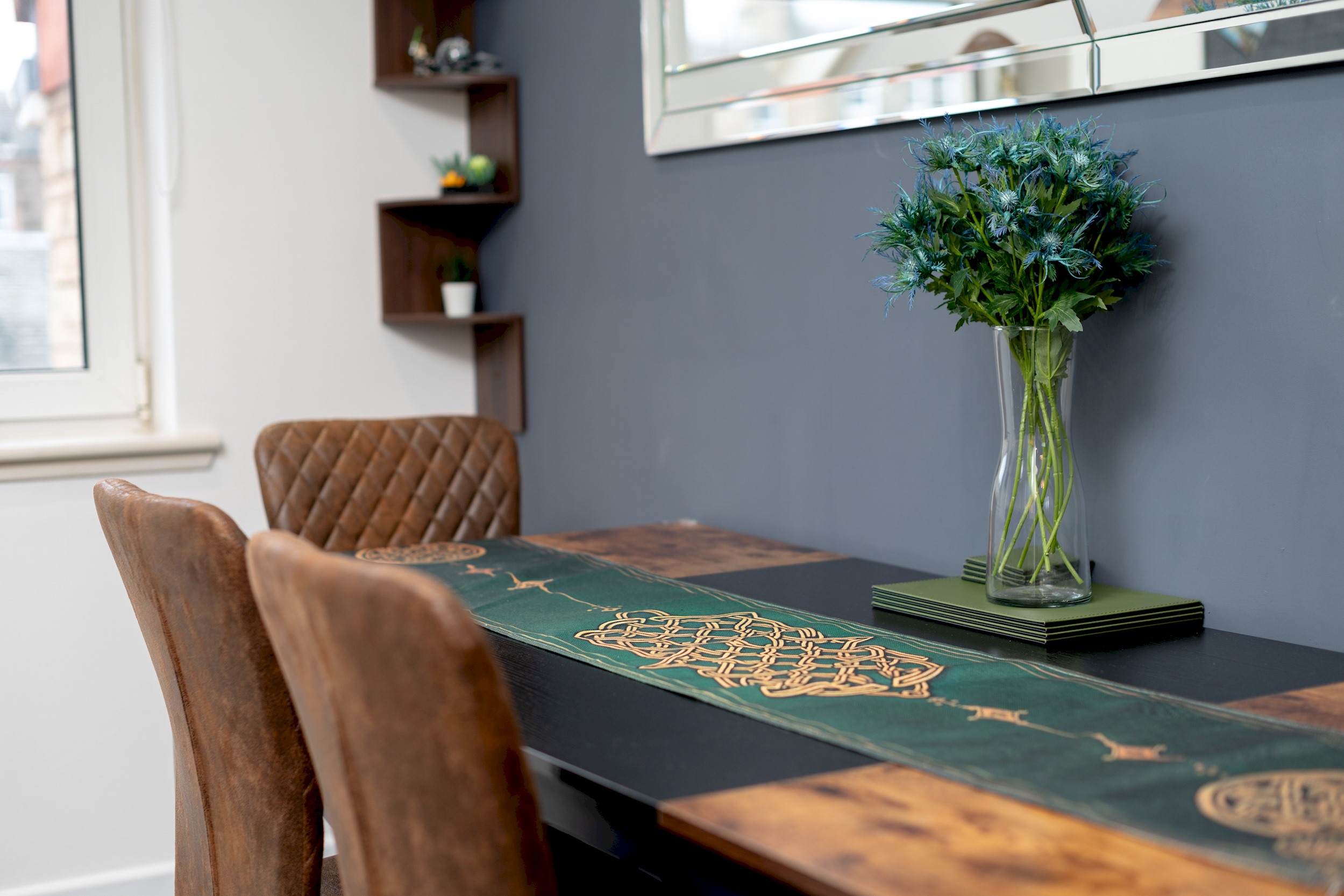Stylish 2-Bed Flat with Balcony Near Haymarket - Pass the Keys in 18/7 Sinclair Pl EH11 1AH - Property image 17 - VivreStays