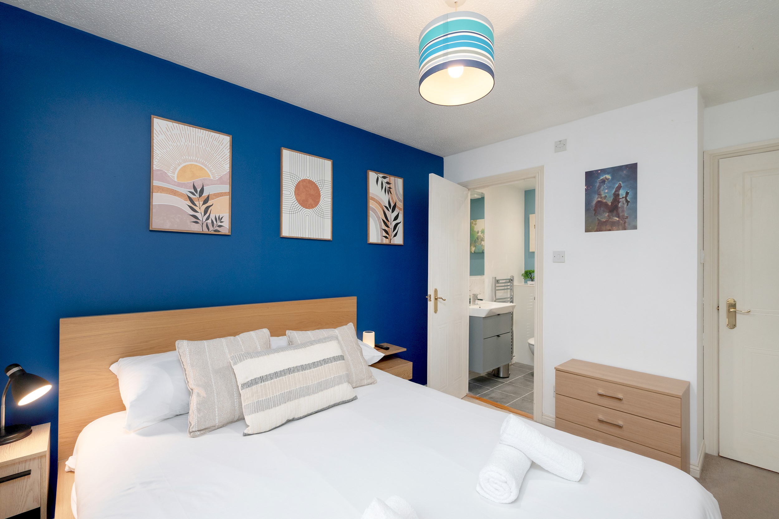 Stylish 2-Bed Flat with Balcony Near Haymarket - Pass the Keys in 18/7 Sinclair Pl EH11 1AH - Property image 21 - VivreStays