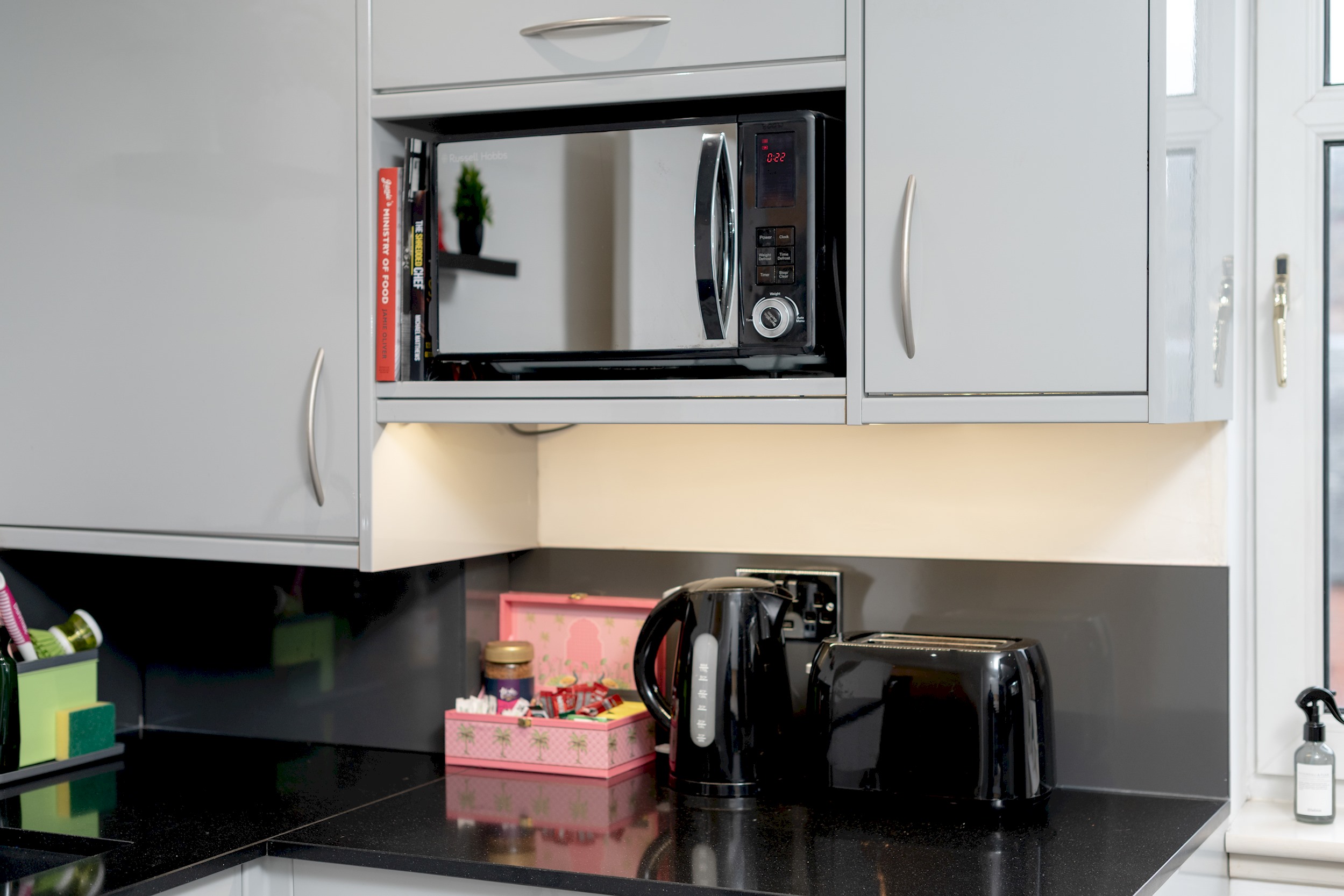 Stylish 2-Bed Flat with Balcony Near Haymarket - Pass the Keys in 18/7 Sinclair Pl EH11 1AH - Property image 24 - VivreStays