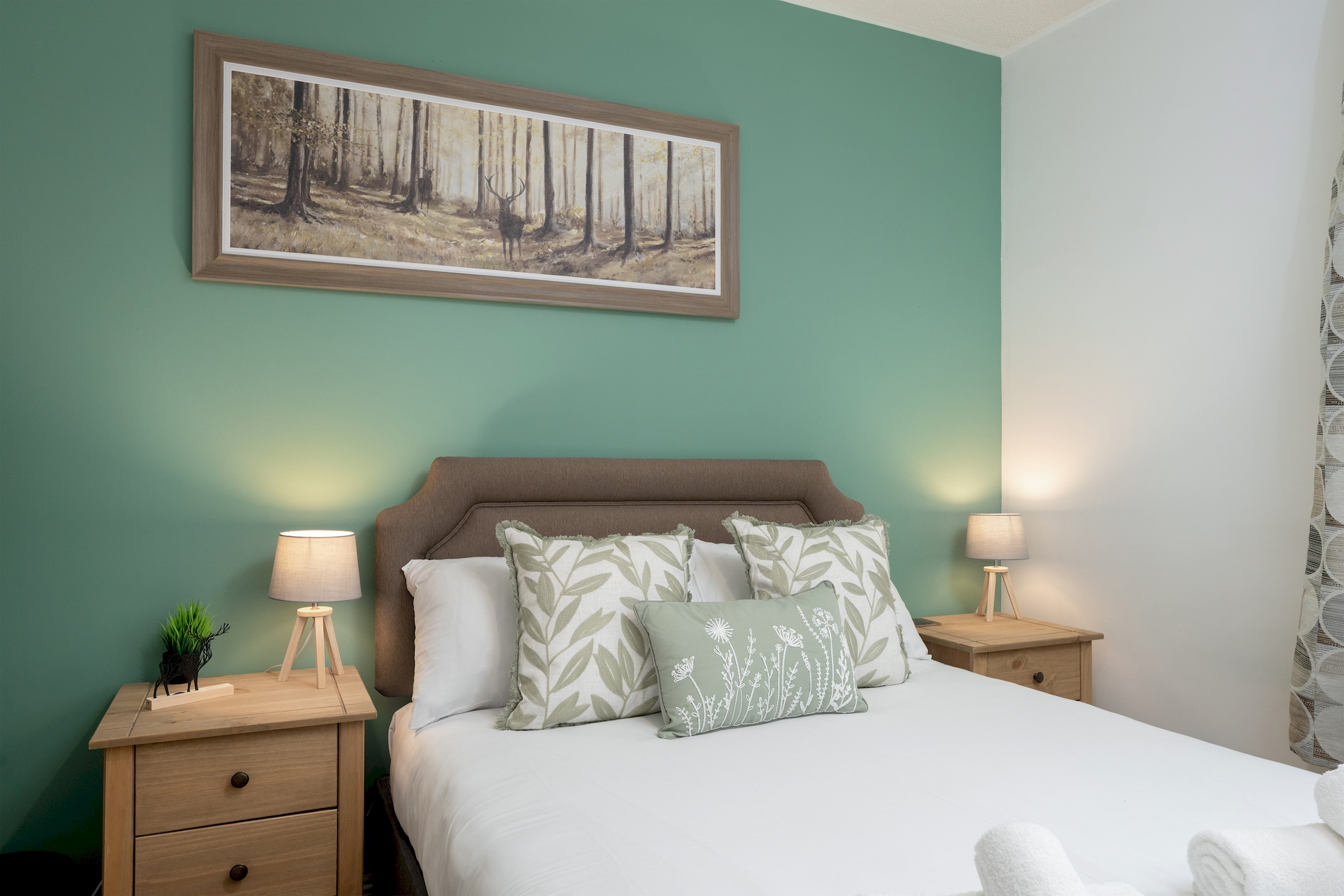 Stylish 2-Bed Flat with Balcony Near Haymarket - Pass the Keys in 18/7 Sinclair Pl EH11 1AH - Property image 28 - VivreStays