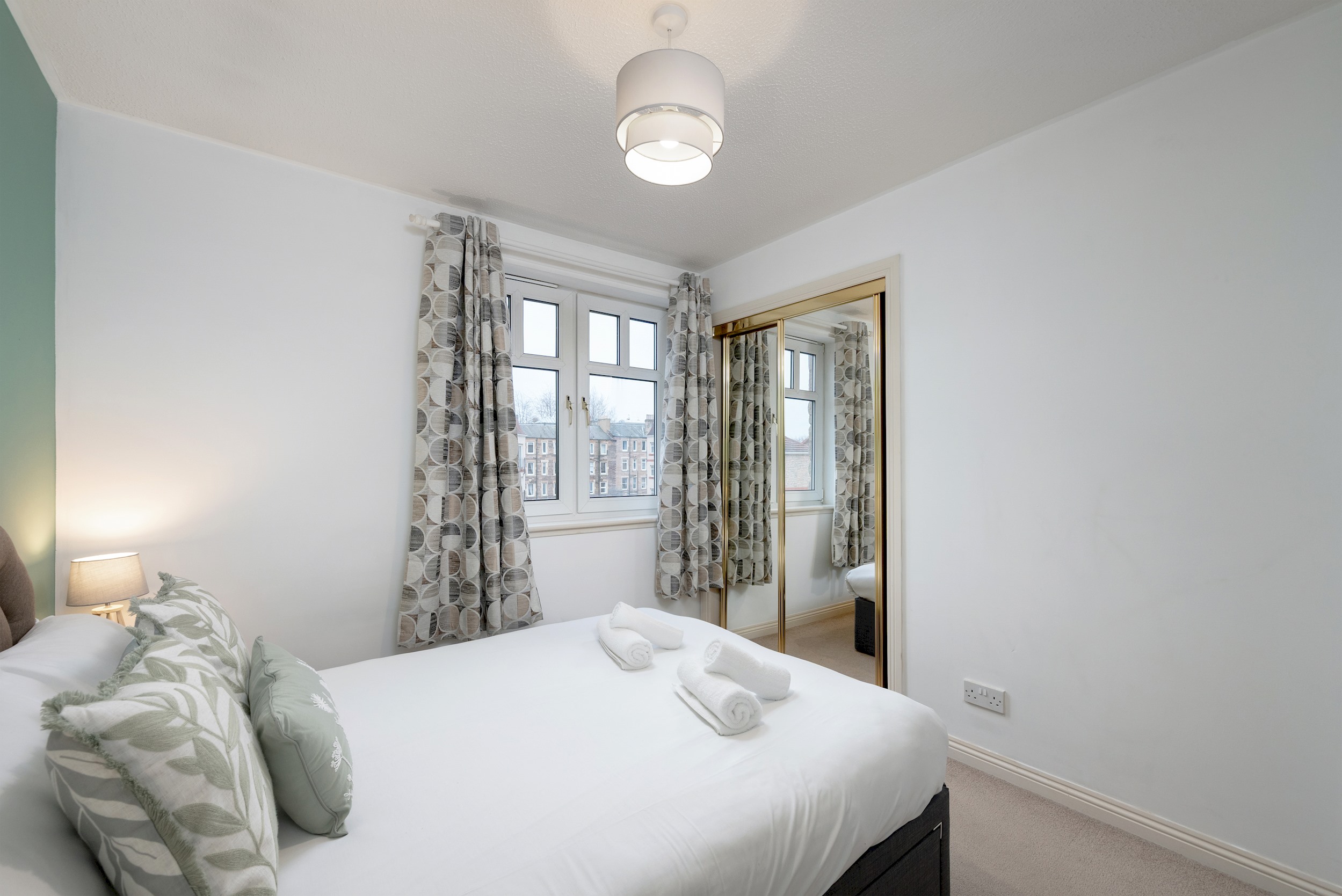 Stylish 2-Bed Flat with Balcony Near Haymarket - Pass the Keys in 18/7 Sinclair Pl EH11 1AH - Property image 29 - VivreStays