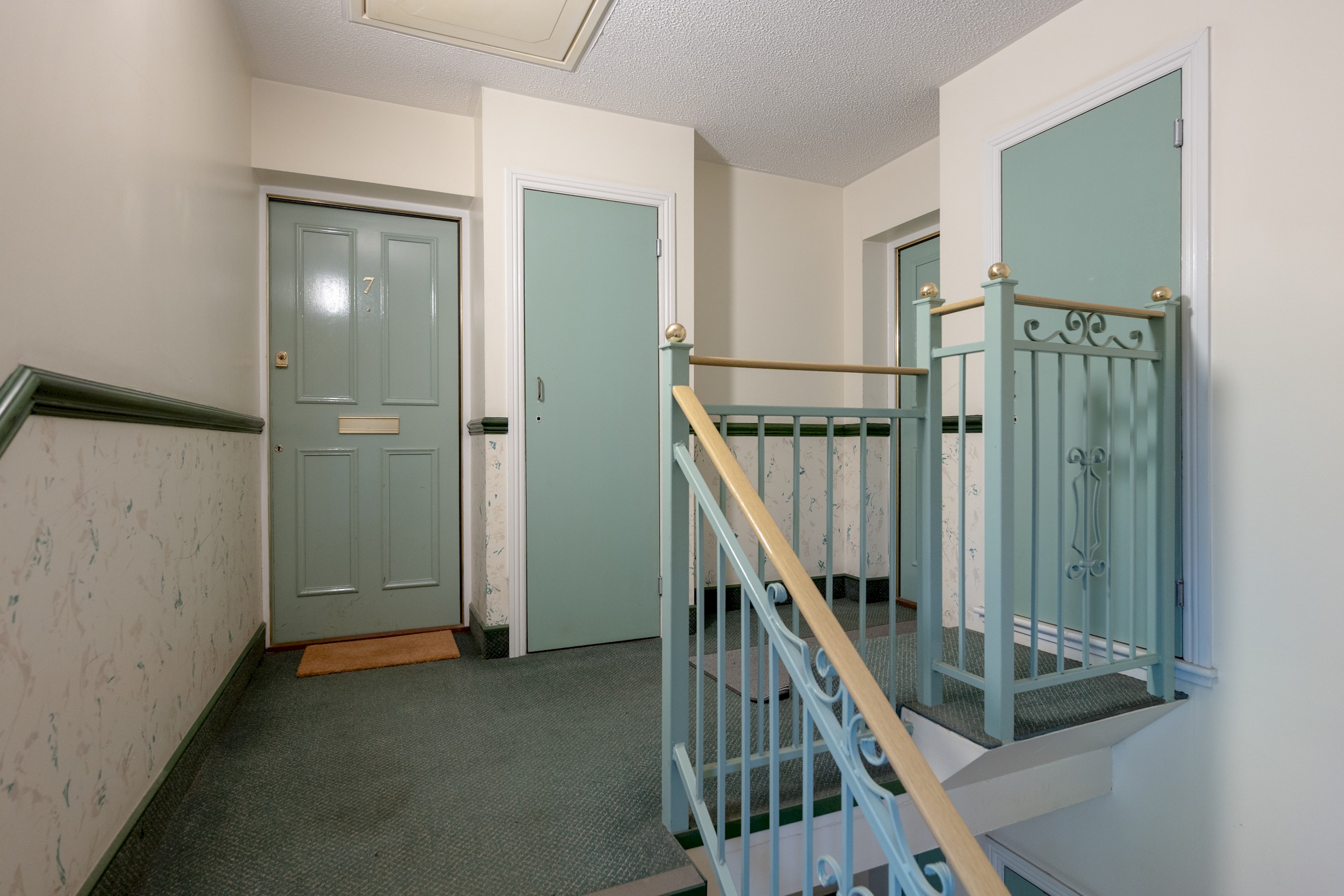 Stylish 2-Bed Flat with Balcony Near Haymarket - Pass the Keys in 18/7 Sinclair Pl EH11 1AH - Property image 39 - VivreStays