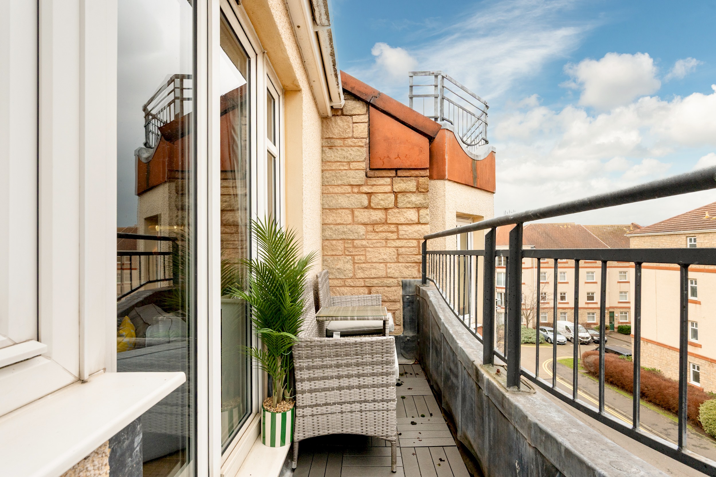 Stylish 2-Bed Flat with Balcony Near Haymarket - Pass the Keys in 18/7 Sinclair Pl EH11 1AH - Property image 41 - VivreStays