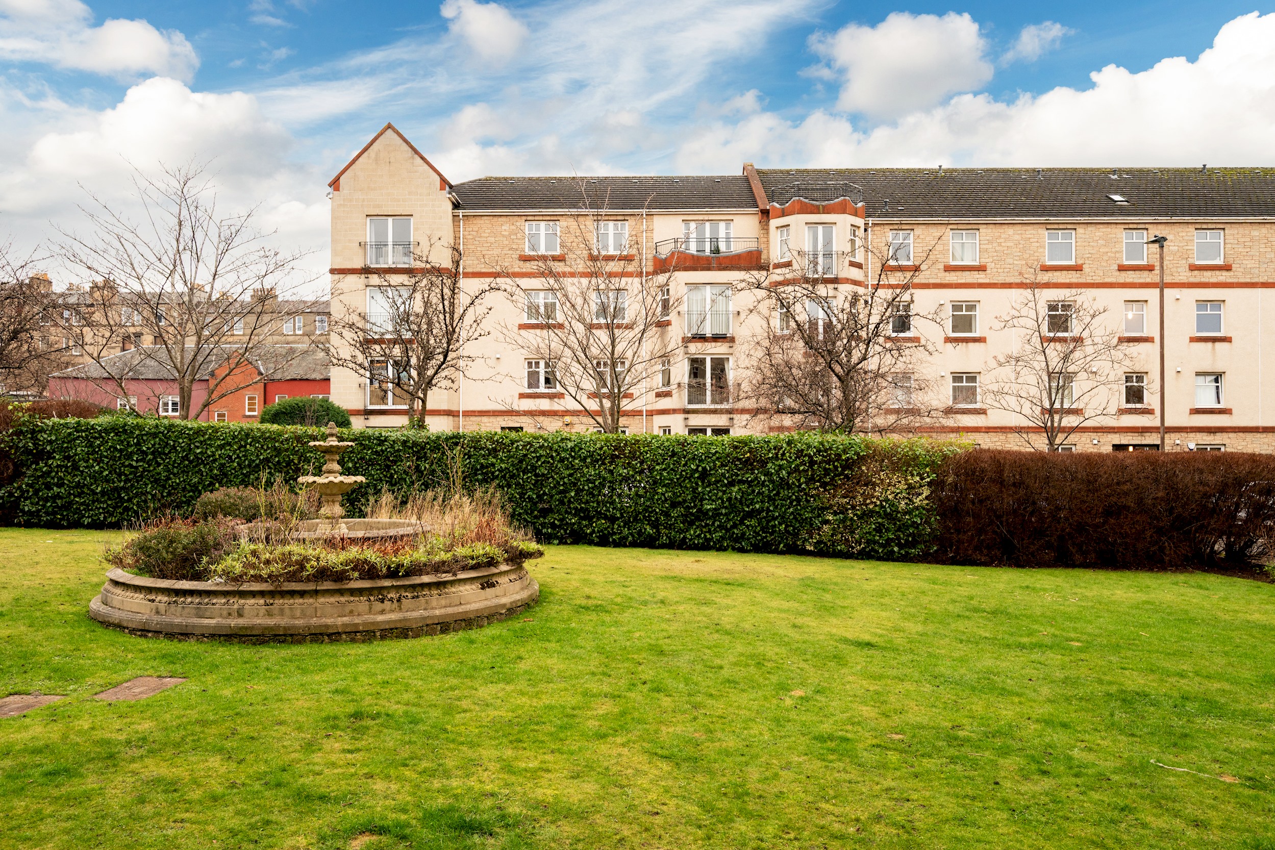 Stylish 2-Bed Flat with Balcony Near Haymarket - Pass the Keys in 18/7 Sinclair Pl EH11 1AH - Property image 43 - VivreStays