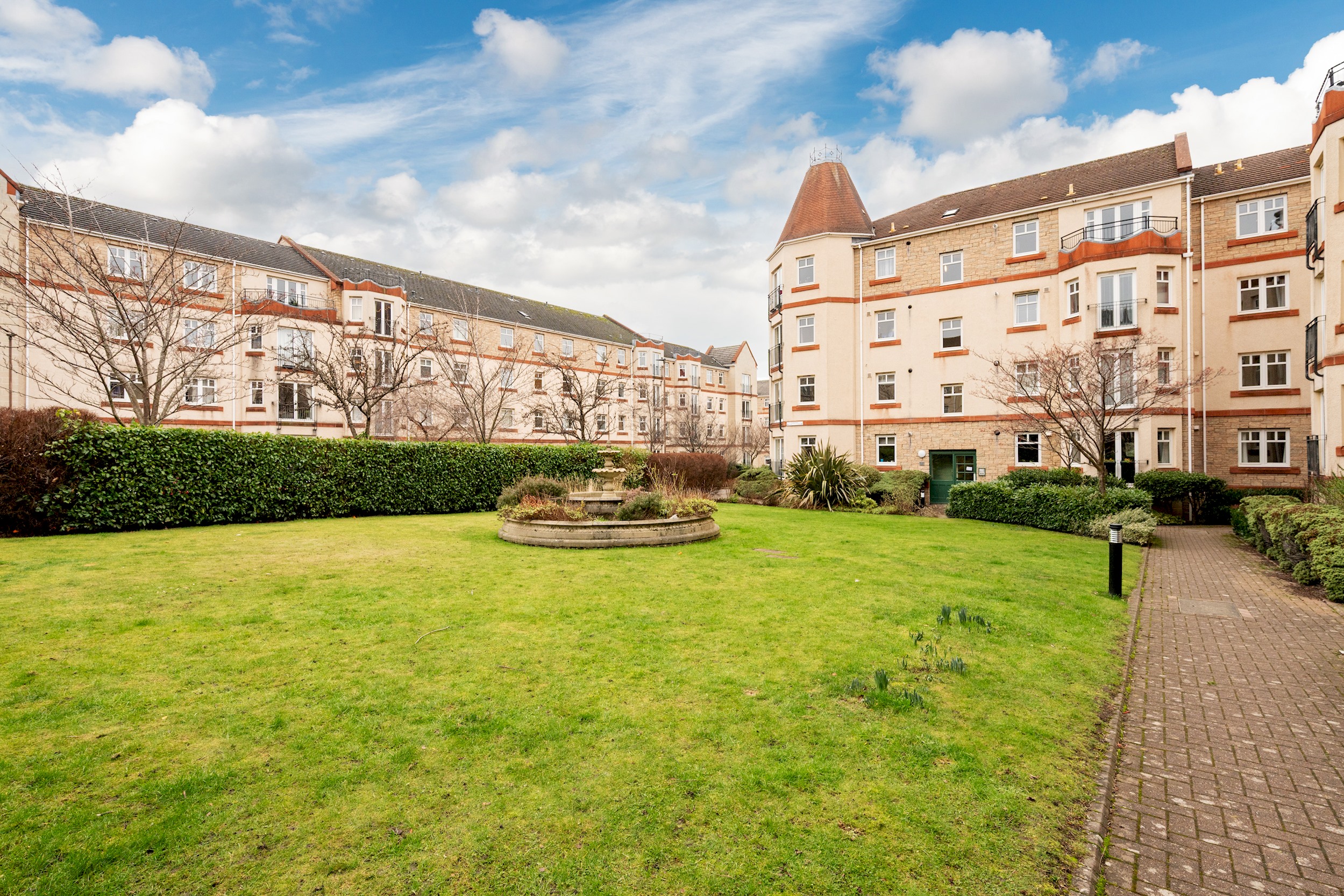 Stylish 2-Bed Flat with Balcony Near Haymarket - Pass the Keys in 18/7 Sinclair Pl EH11 1AH - Property image 44 - VivreStays