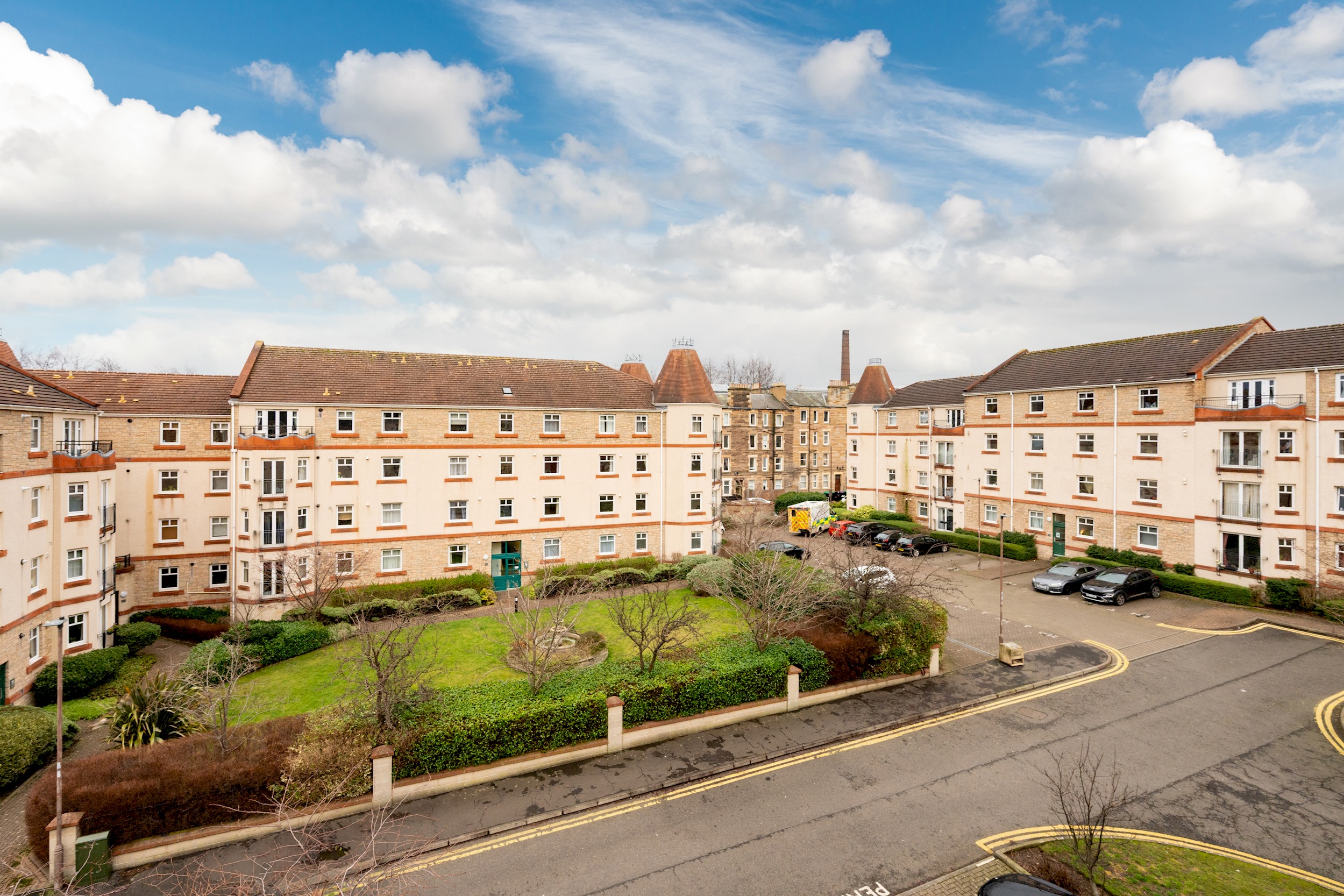 Stylish 2-Bed Flat with Balcony Near Haymarket - Pass the Keys in 18/7 Sinclair Pl EH11 1AH - Property image 45 - VivreStays