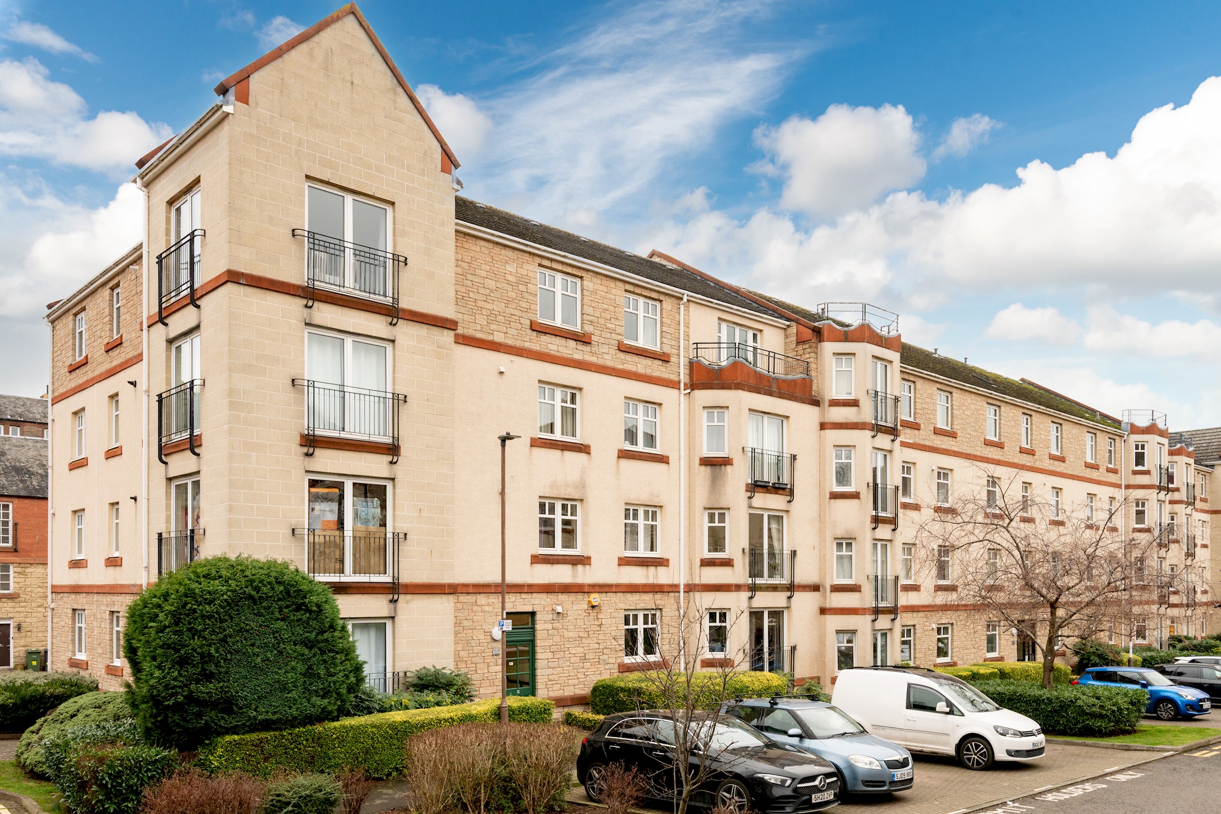 Stylish 2-Bed Flat with Balcony Near Haymarket - Pass the Keys in 18/7 Sinclair Pl EH11 1AH - Property image 46 - VivreStays