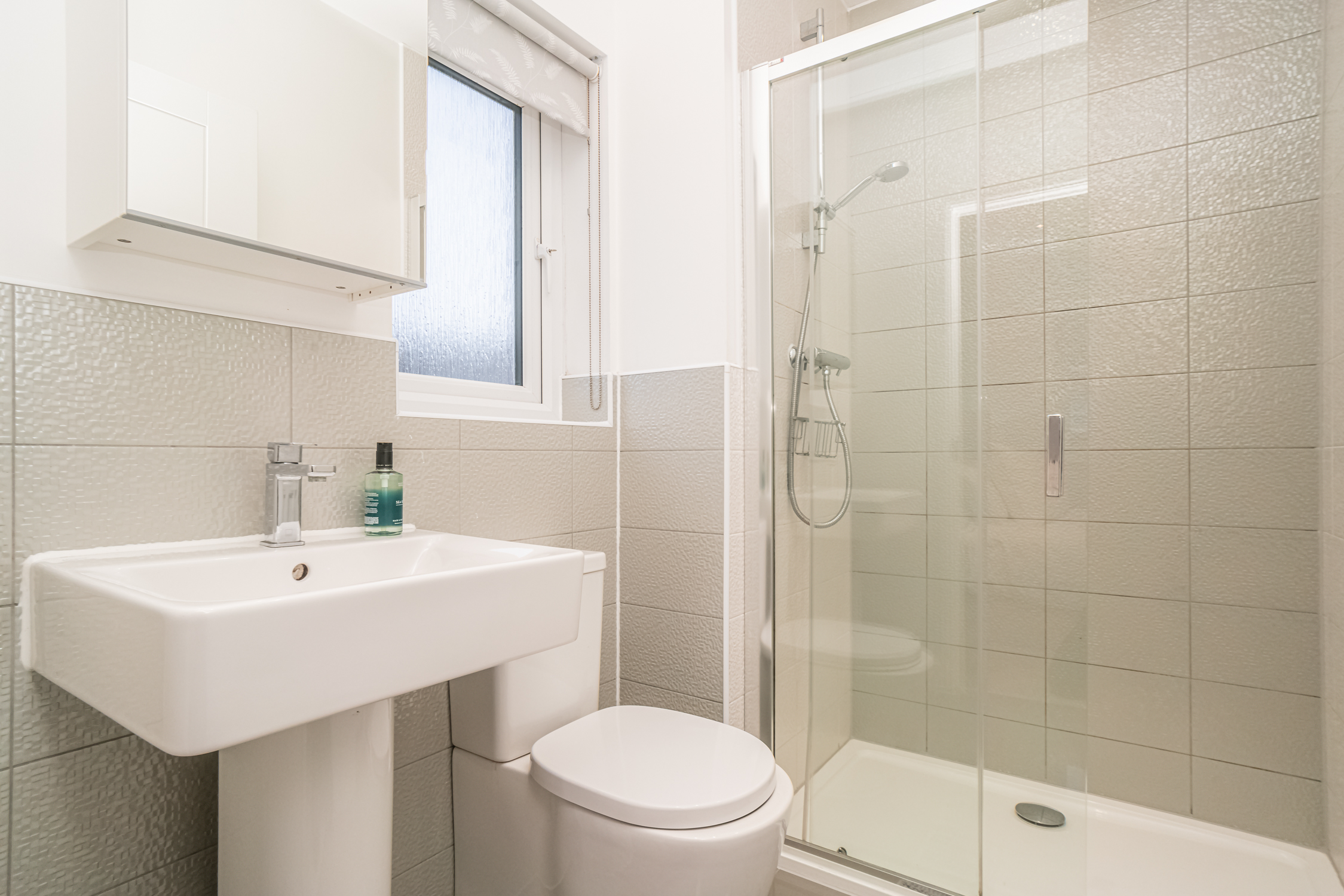 Spacious Family Home with Garden | Free Parking - Pass the Keys in 17 Kingsfield Drive, EH22 4FN - Property image 5 - VivreStays