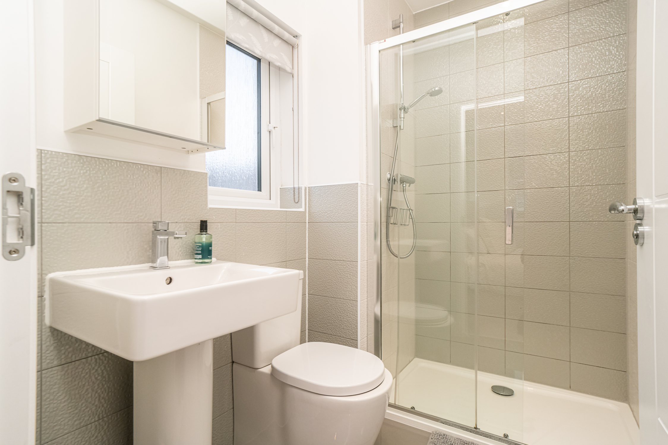 Spacious Family Home with Garden | Free Parking - Pass the Keys in 17 Kingsfield Drive, EH22 4FN - Property image 24 - VivreStays