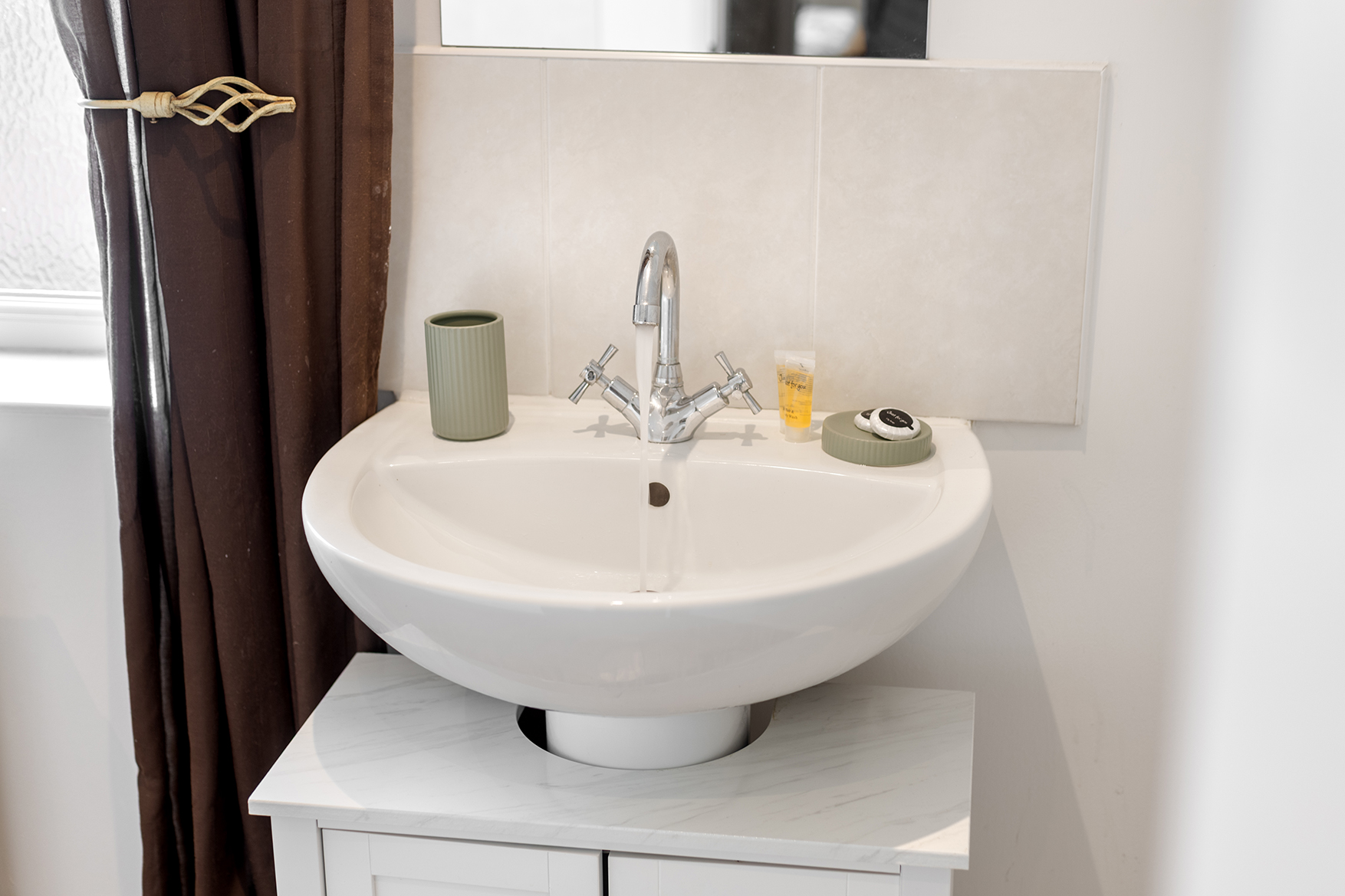 Stylish York Home | Free Parking | Sleeps 4 - Pass the Keys in 14A Emmerson Street, YO31 0XH - Property image 16 - VivreStays