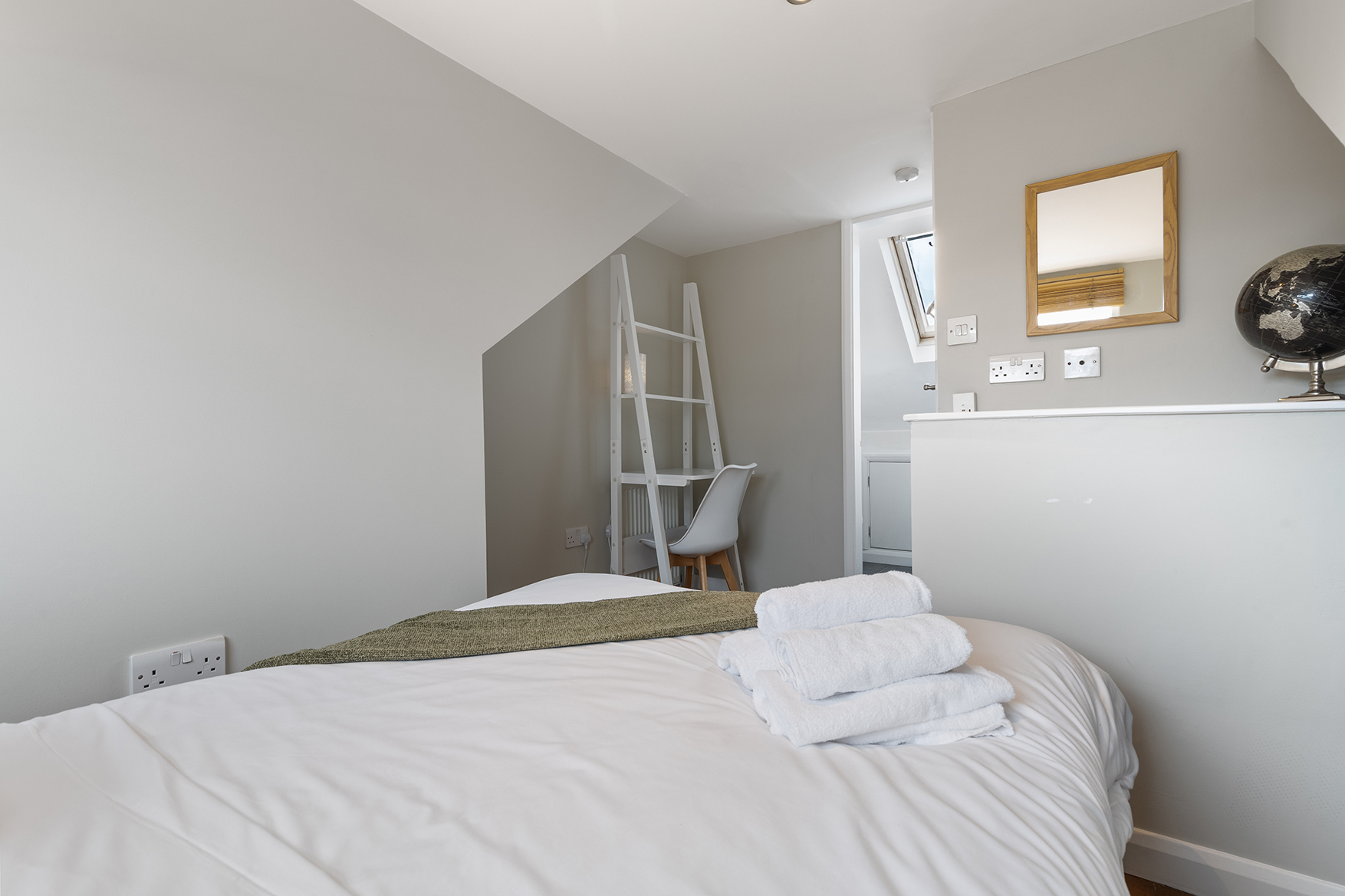 Stylish York Home | Free Parking | Sleeps 4 - Pass the Keys in 14A Emmerson Street, YO31 0XH - Property image 22 - VivreStays