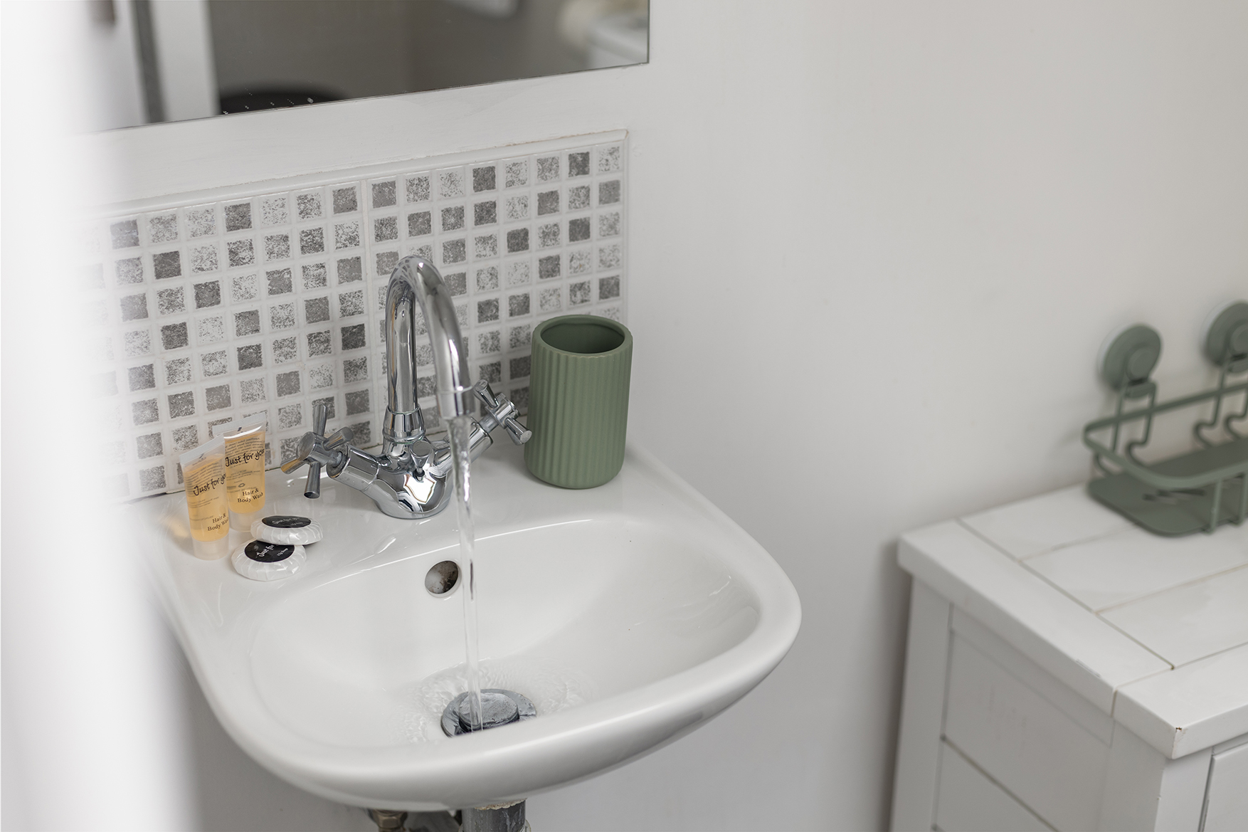 Stylish York Home | Free Parking | Sleeps 4 - Pass the Keys in 14A Emmerson Street, YO31 0XH - Property image 25 - VivreStays