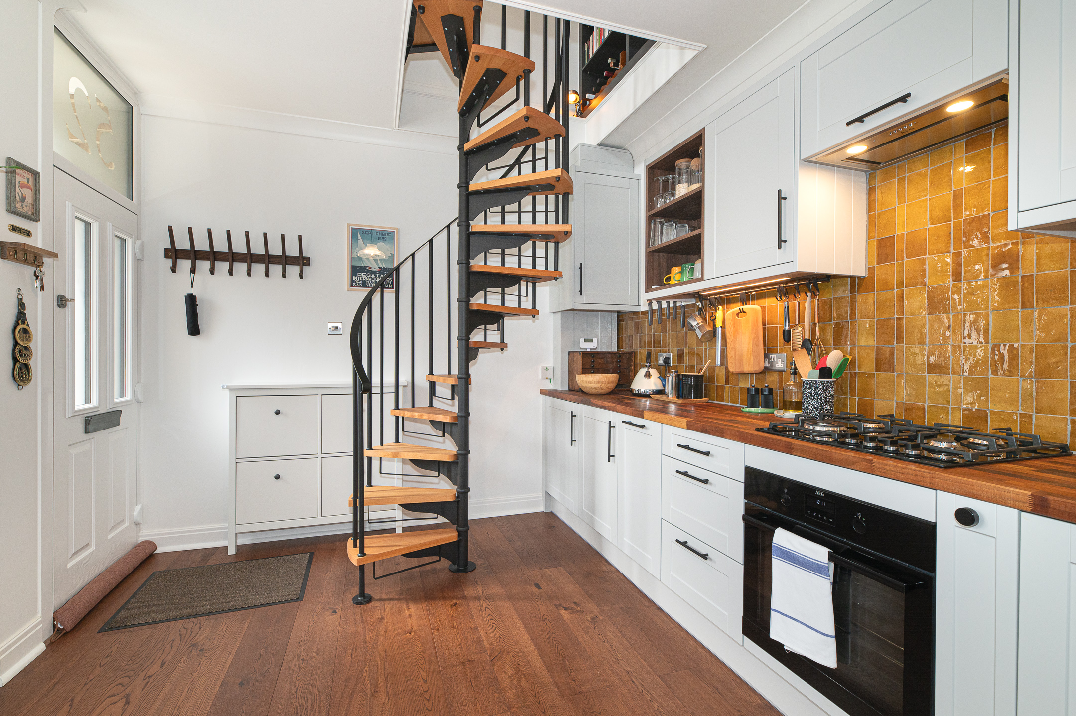 Peaceful, homely Maisonette in North London - Pass the Keys in 52 Granville Rd E17 9BT - Property image 3 - VivreStays