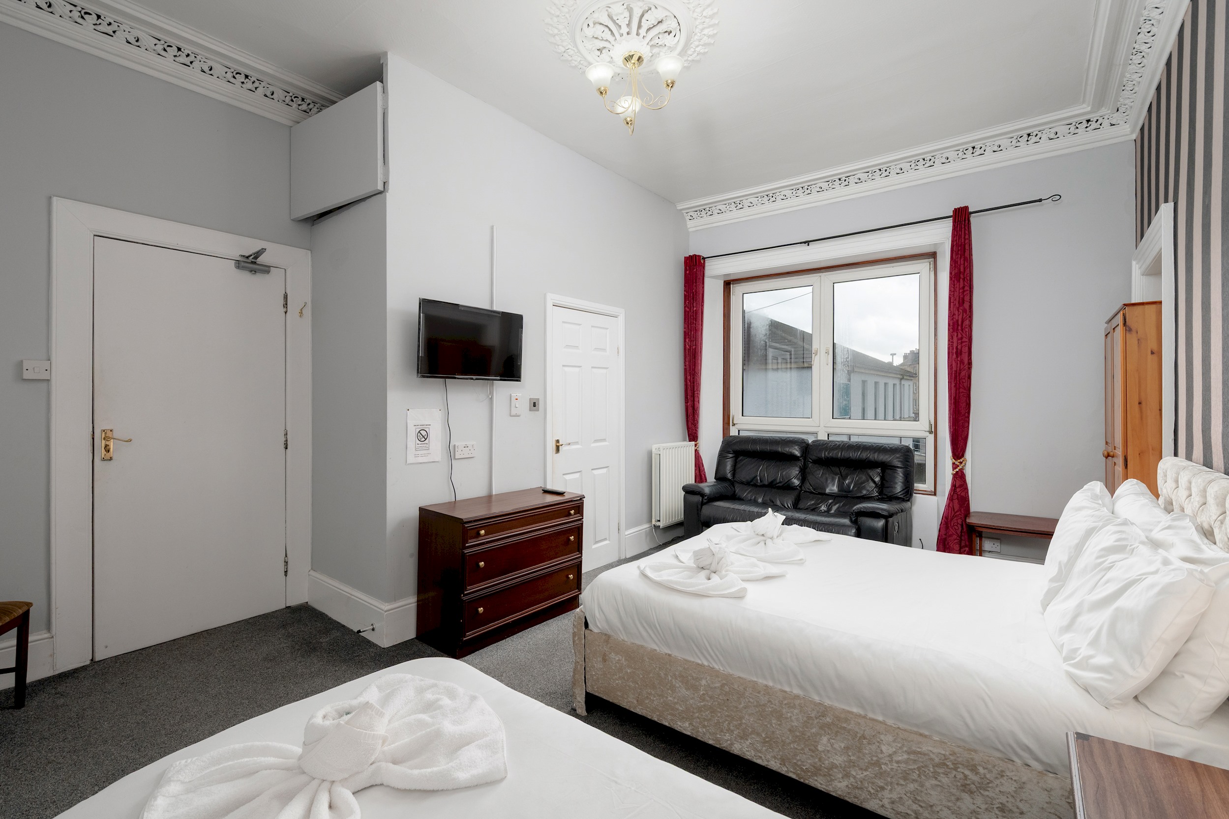 Charming Spacious Guesthouse, Edinburgh - Pass the Keys in 10 West End Place, EH11 2ED - Property image 16 - VivreStays