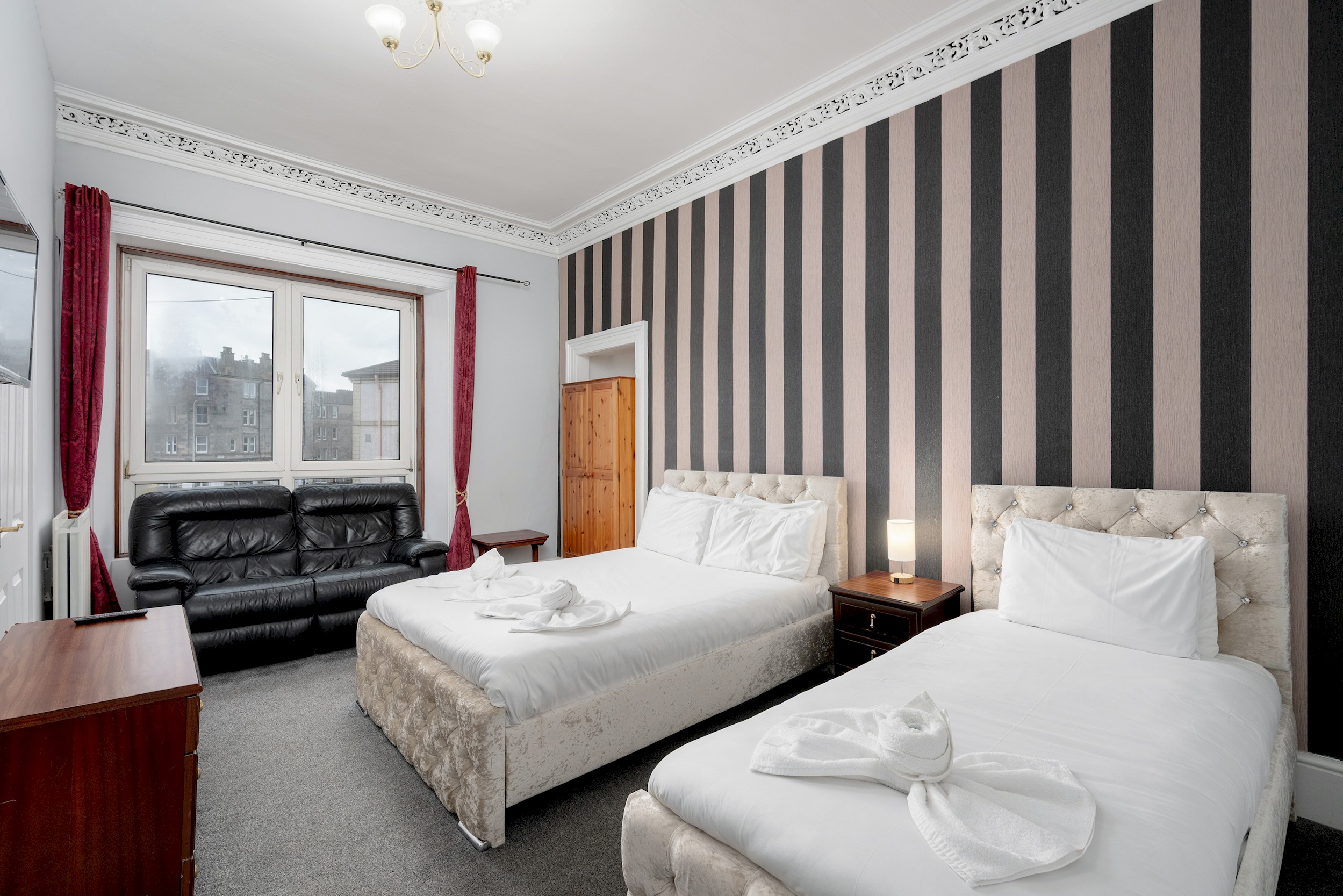 Charming Spacious Guesthouse, Edinburgh - Pass the Keys in 10 West End Place, EH11 2ED - Property image 4 - VivreStays