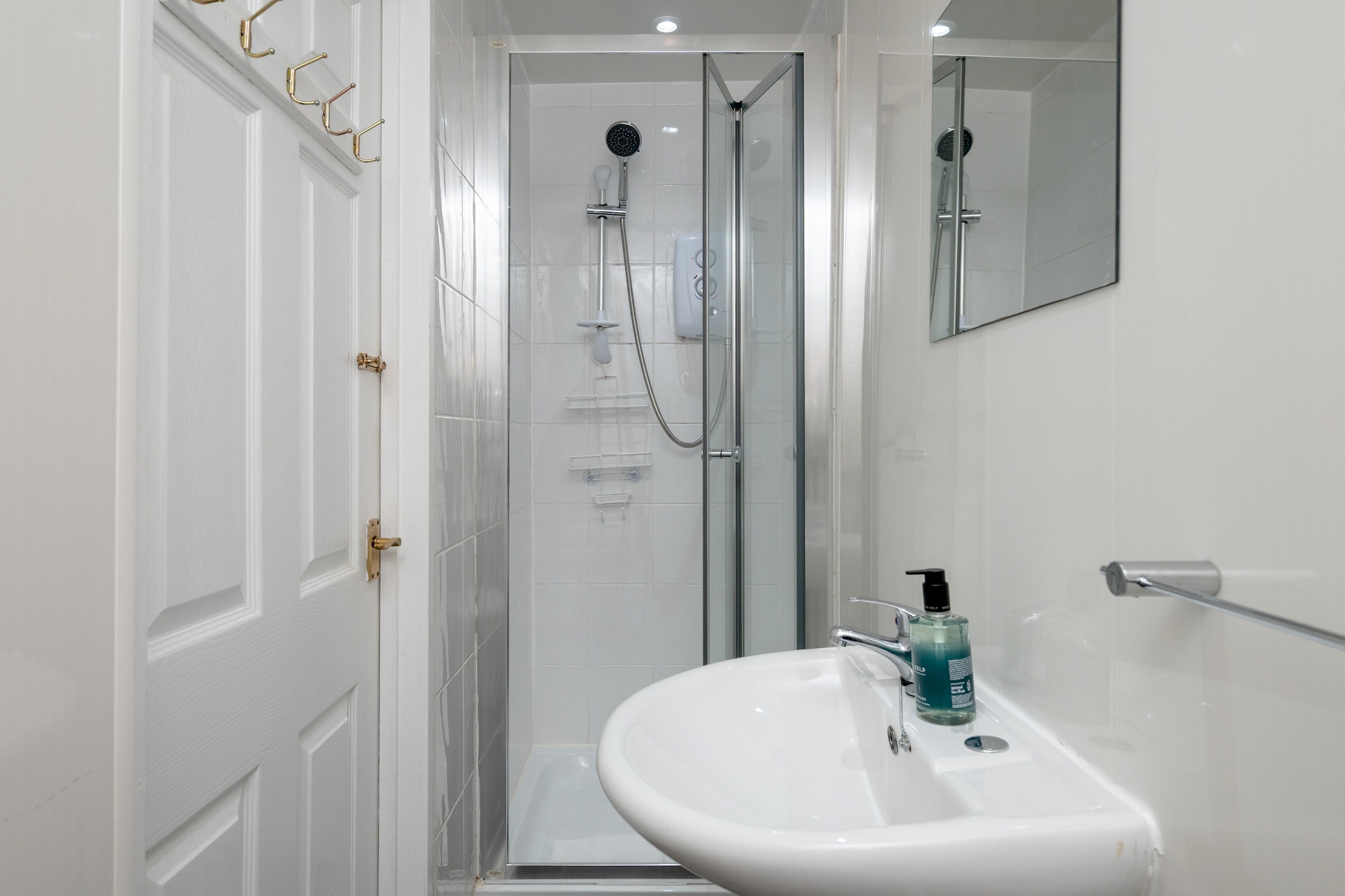 Charming Spacious Guesthouse, Edinburgh - Pass the Keys in 10 West End Place, EH11 2ED - Property image 39 - VivreStays