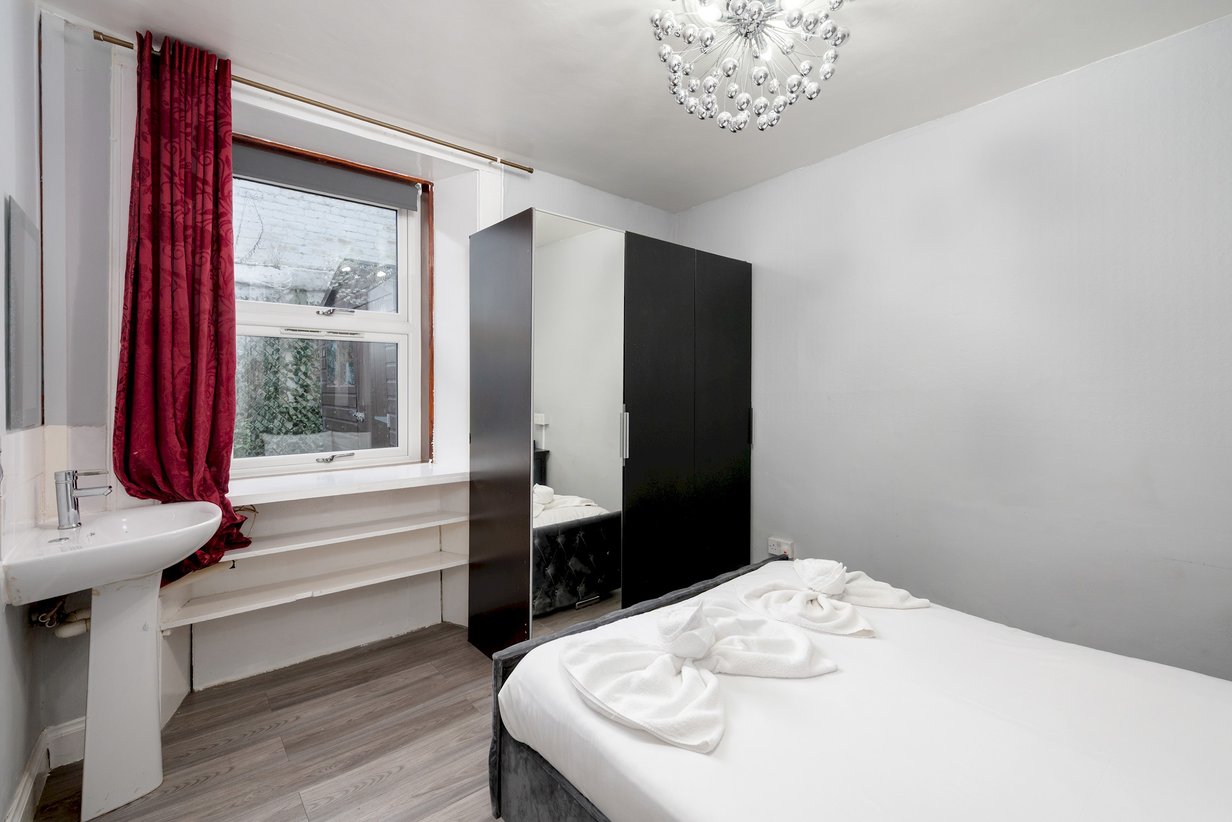 Charming Spacious Guesthouse, Edinburgh - Pass the Keys in 10 West End Place, EH11 2ED - Property image 46 - VivreStays