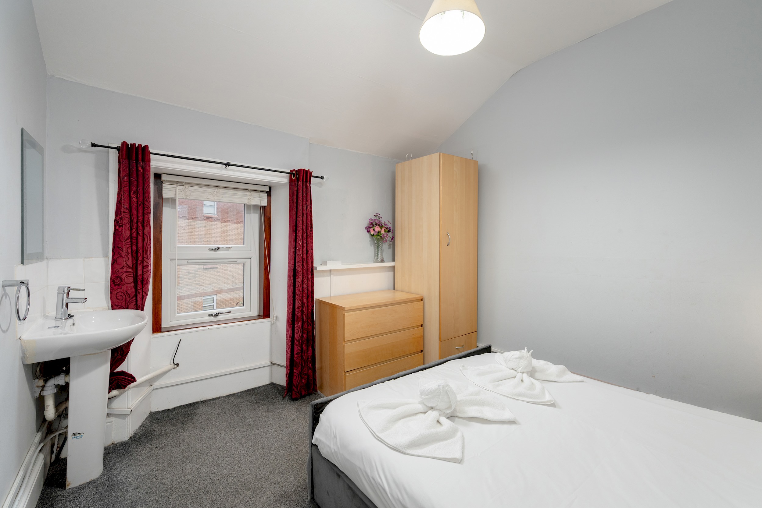 Charming Spacious Guesthouse, Edinburgh - Pass the Keys in 10 West End Place, EH11 2ED - Property image 25 - VivreStays