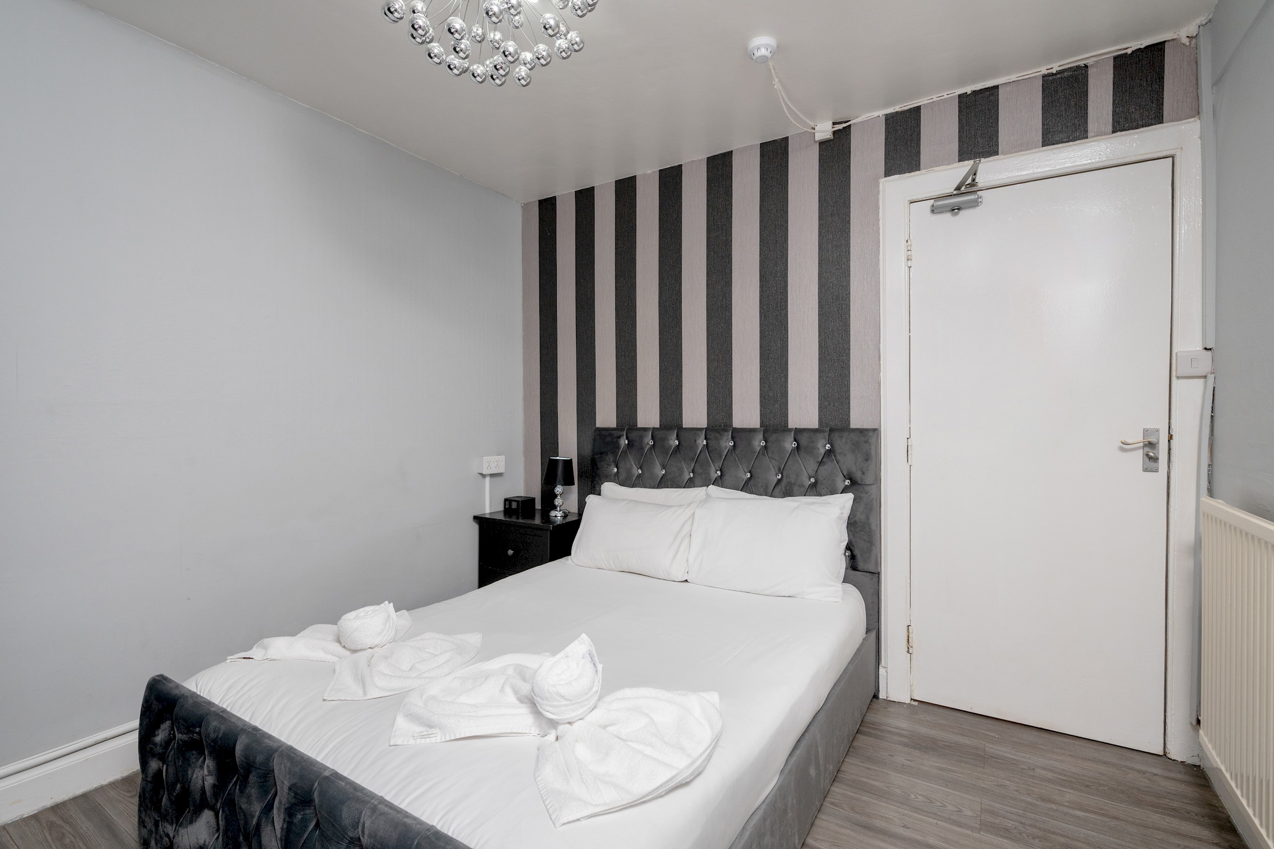 Charming Spacious Guesthouse, Edinburgh - Pass the Keys in 10 West End Place, EH11 2ED - Property image 23 - VivreStays