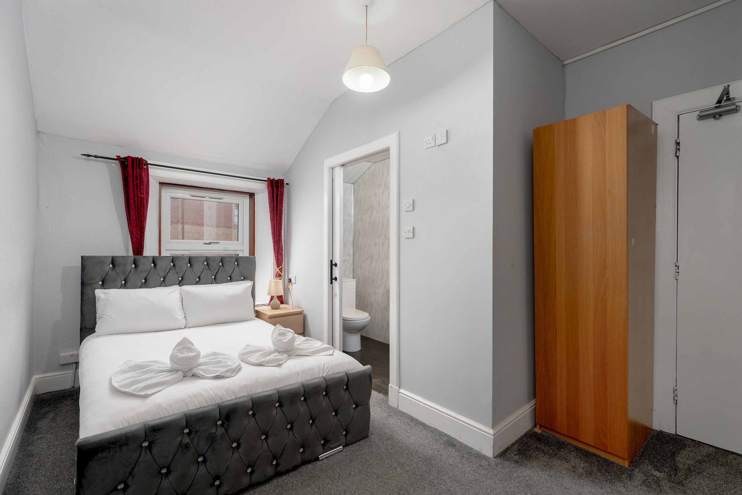 Charming Spacious Guesthouse, Edinburgh - Pass the Keys in 10 West End Place, EH11 2ED - Property image 22 - VivreStays