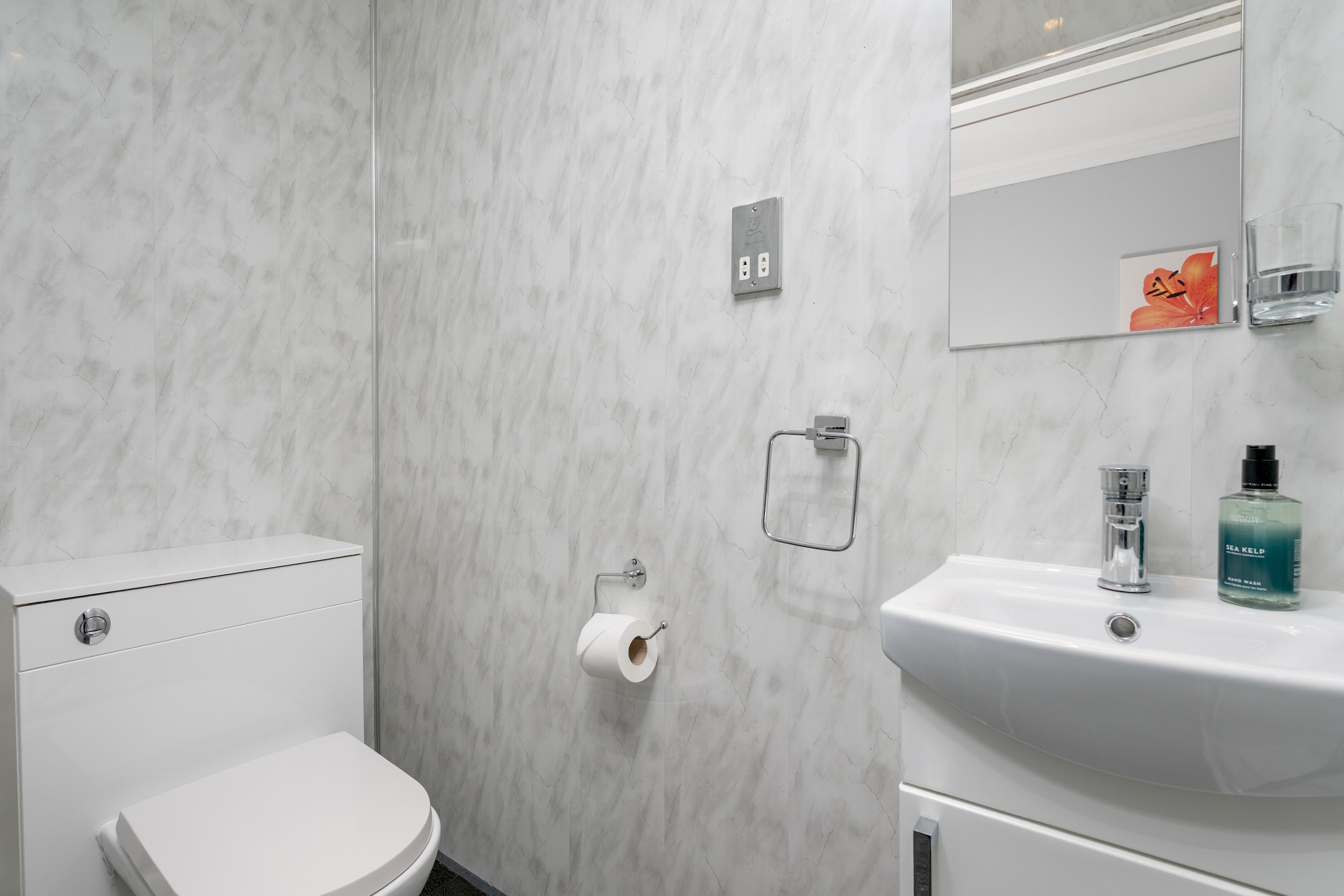 Charming Spacious Guesthouse, Edinburgh - Pass the Keys in 10 West End Place, EH11 2ED - Property image 36 - VivreStays