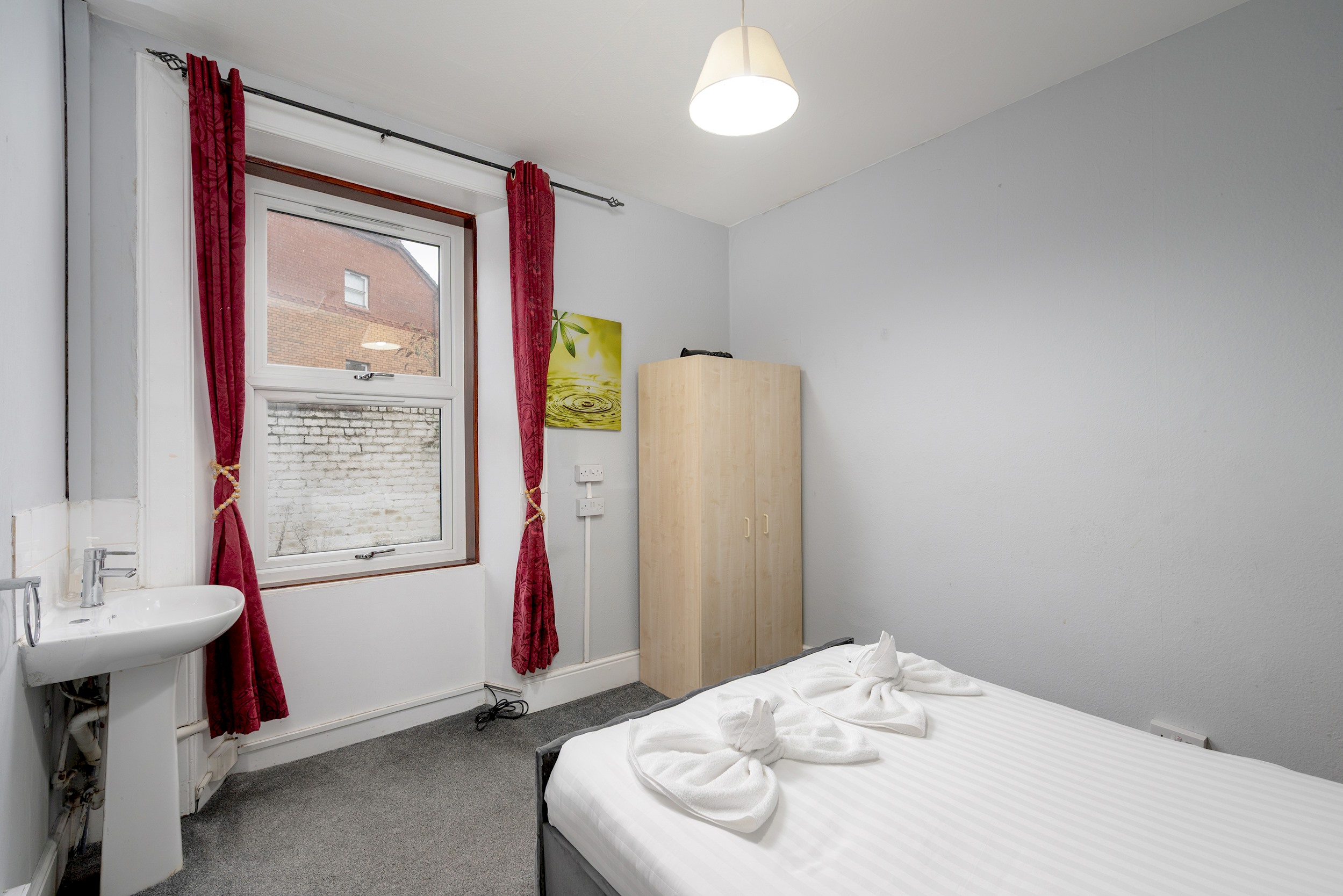 Charming Spacious Guesthouse, Edinburgh - Pass the Keys in 10 West End Place, EH11 2ED - Property image 29 - VivreStays